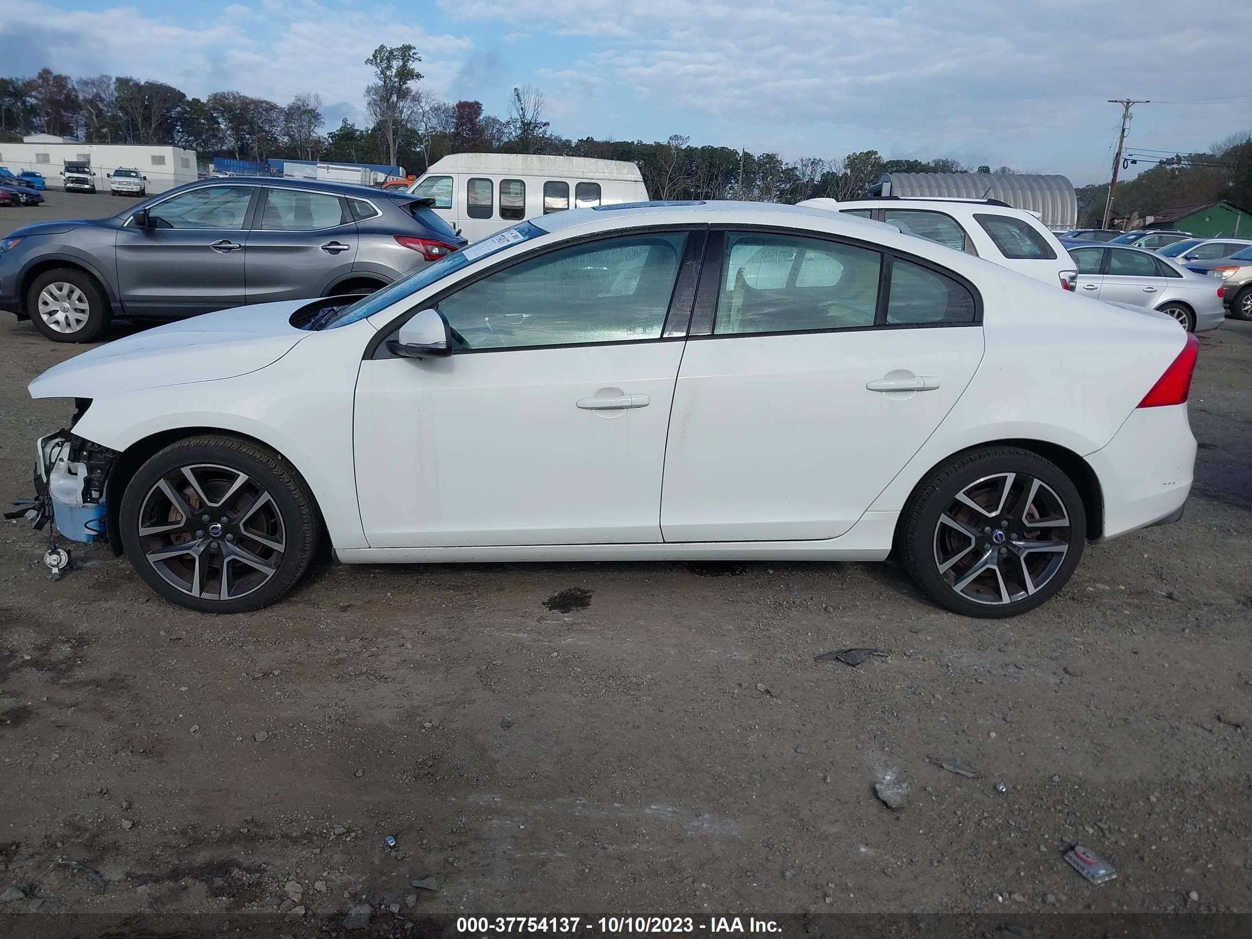 Photo 13 VIN: YV140MTL8J2462370 - VOLVO S60 