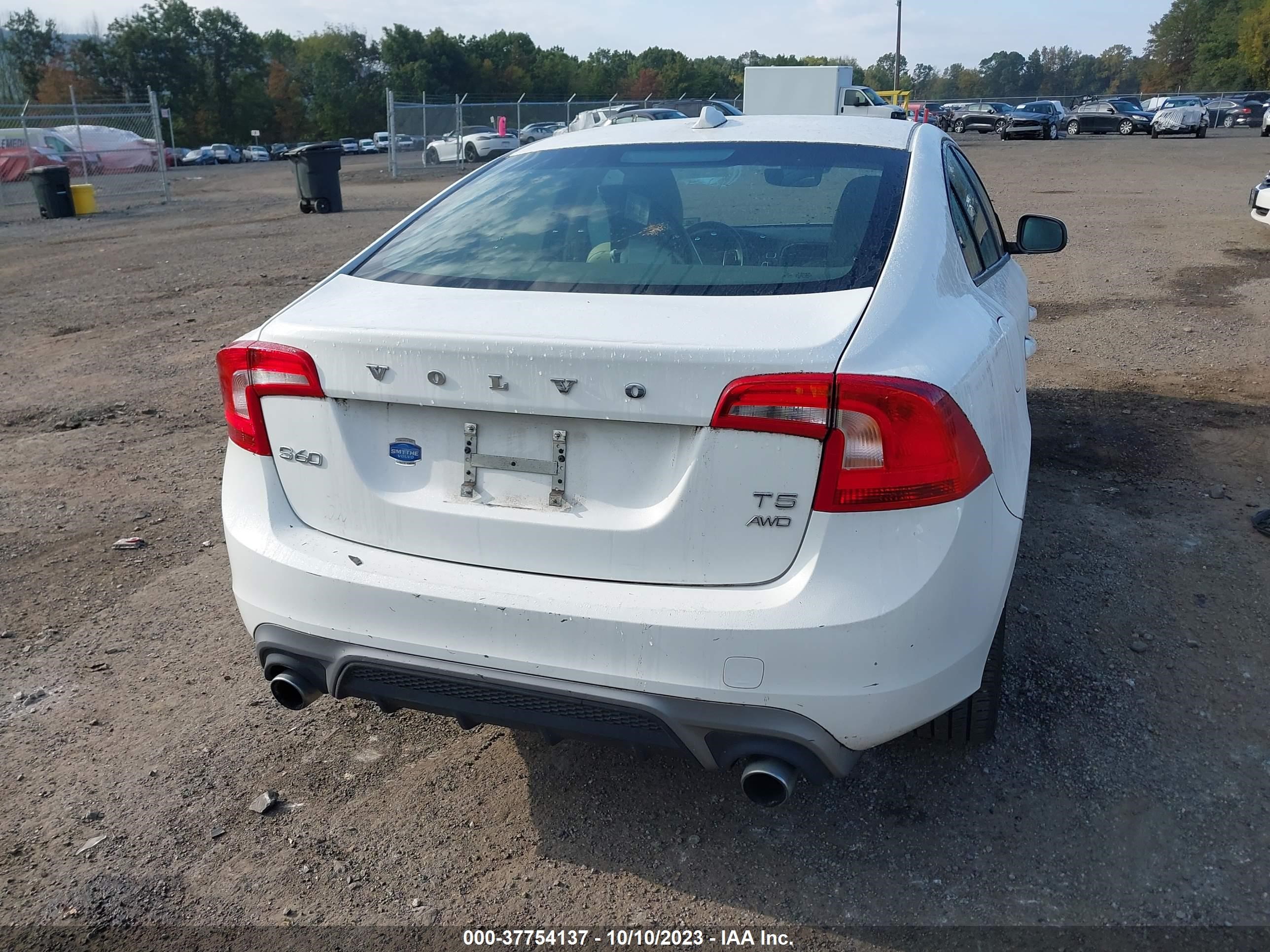 Photo 15 VIN: YV140MTL8J2462370 - VOLVO S60 