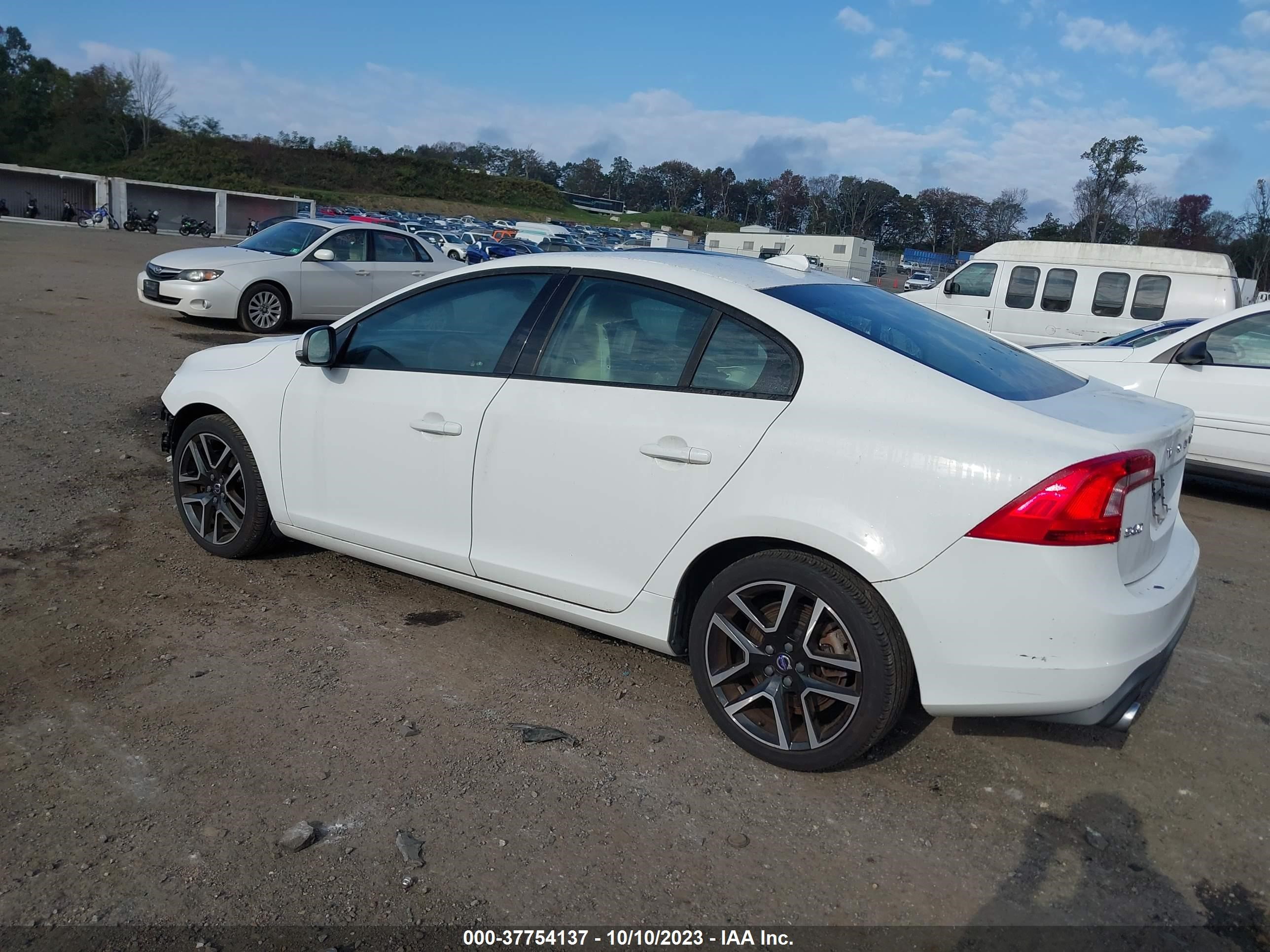 Photo 2 VIN: YV140MTL8J2462370 - VOLVO S60 