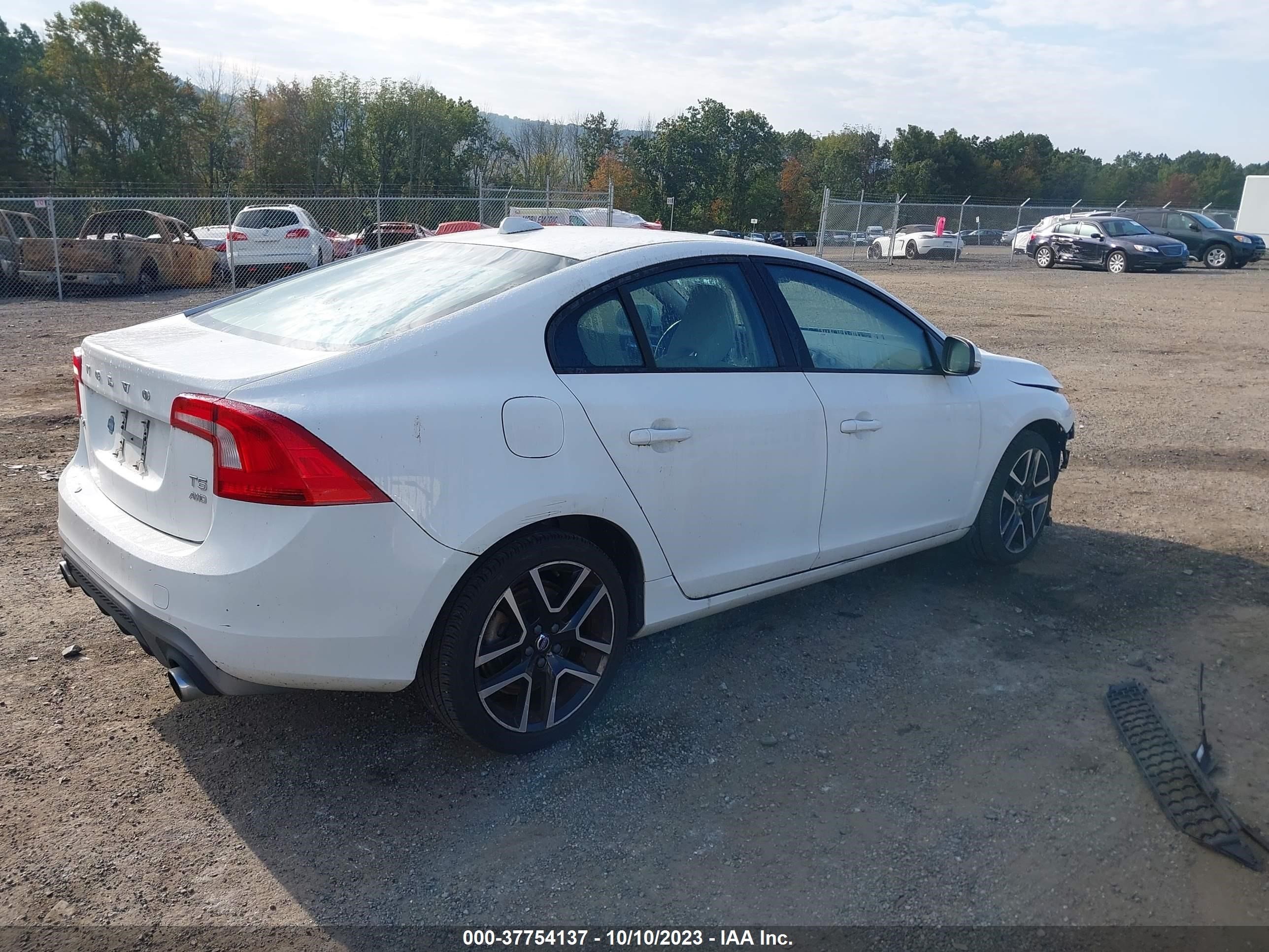 Photo 3 VIN: YV140MTL8J2462370 - VOLVO S60 