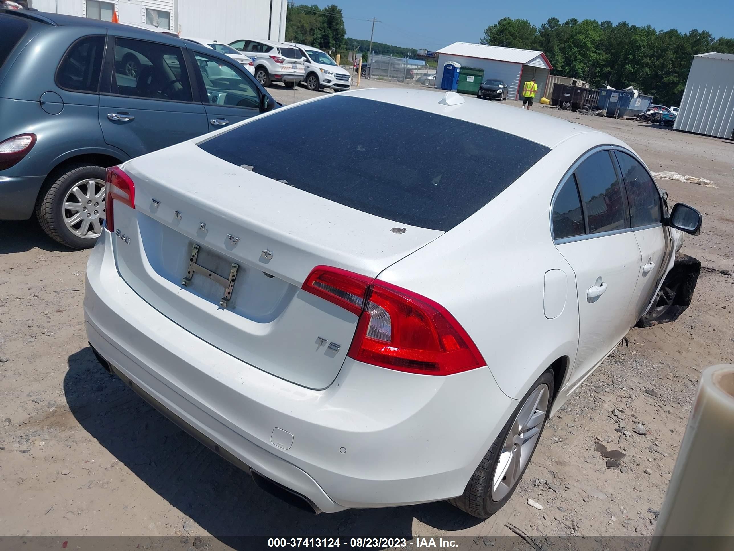 Photo 3 VIN: YV1612FS0E2274641 - VOLVO S60 