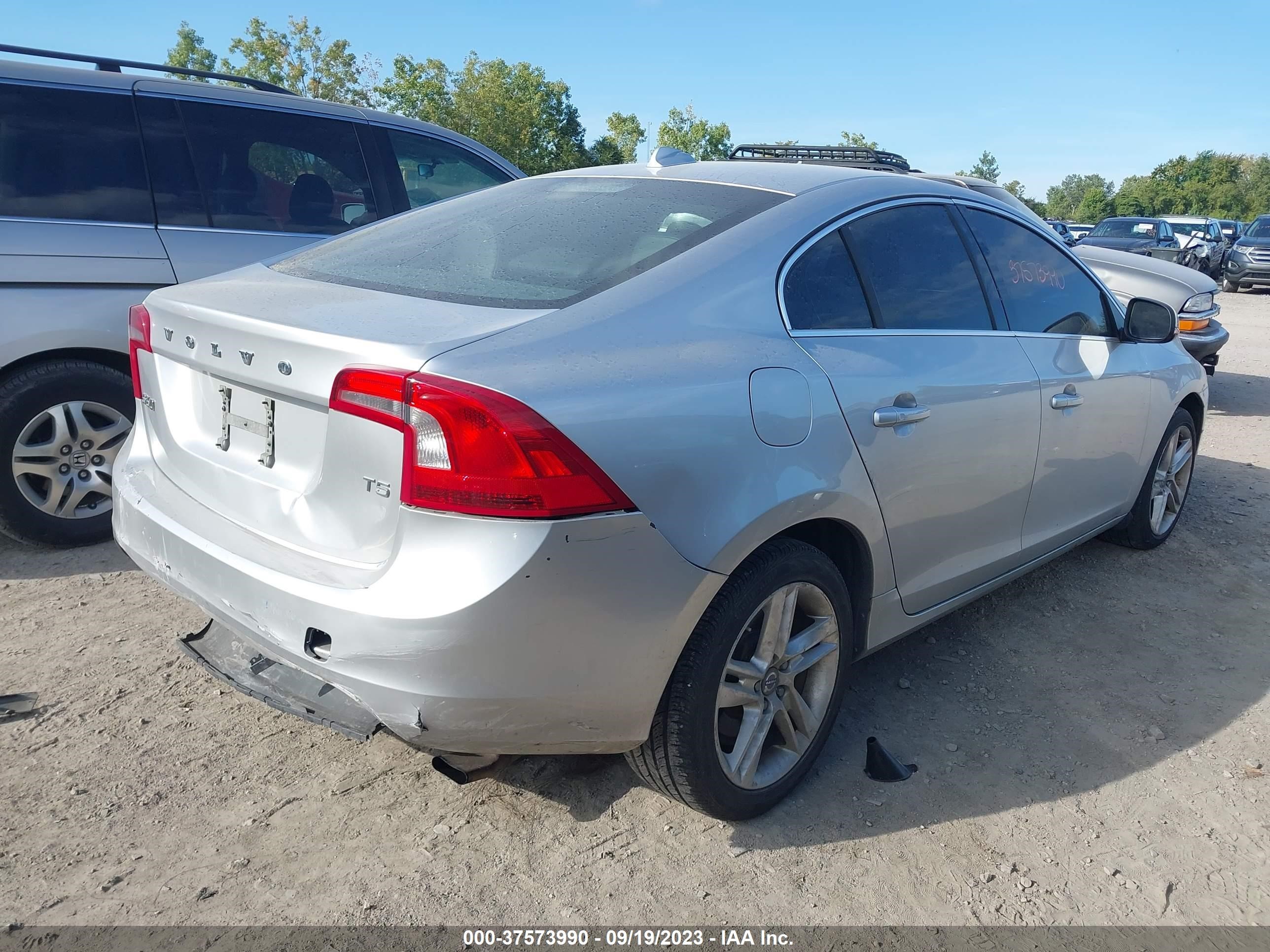 Photo 3 VIN: YV1612FS2E1287381 - VOLVO S60 