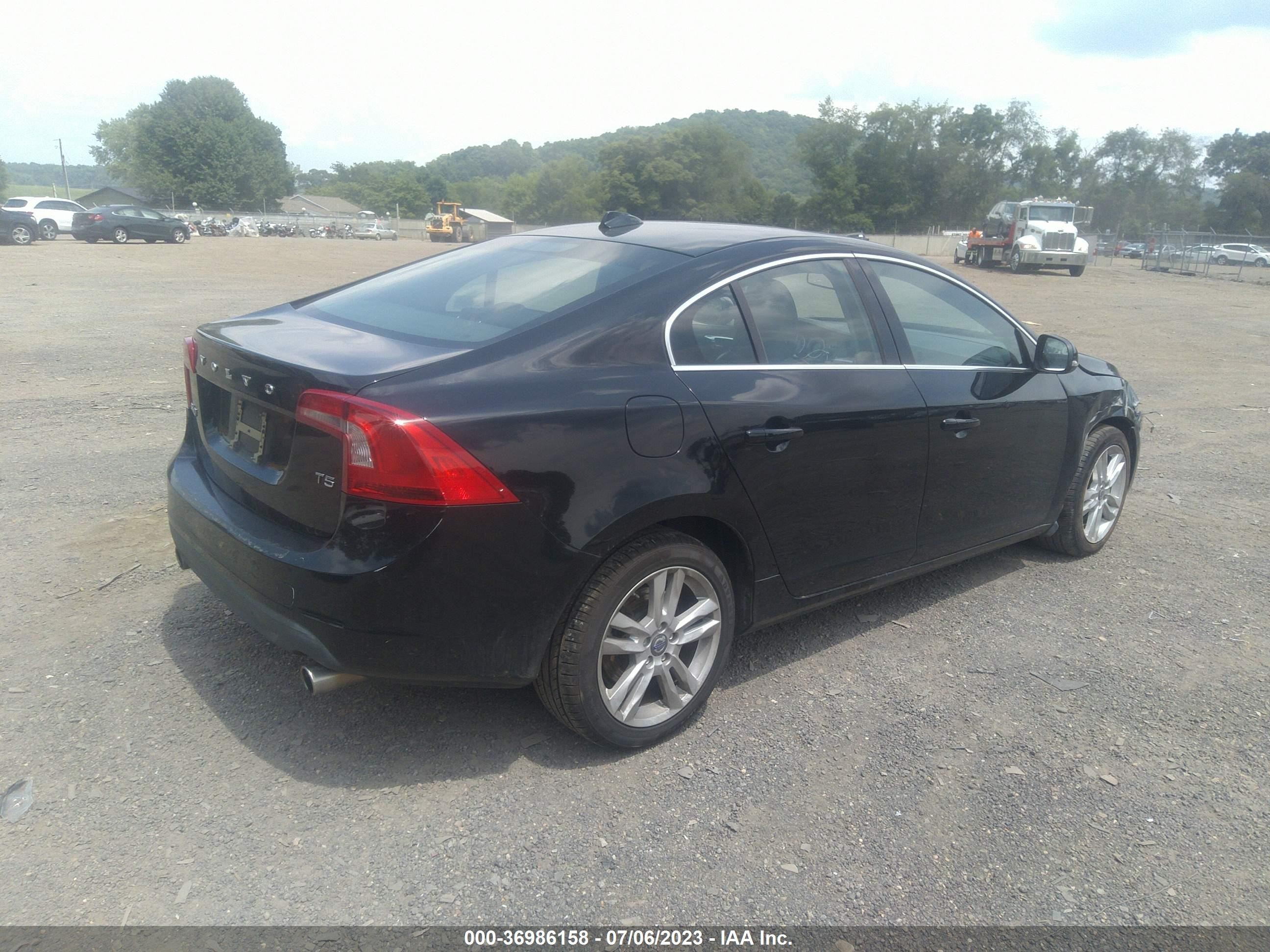 Photo 3 VIN: YV1612FS3D2204615 - VOLVO S60 