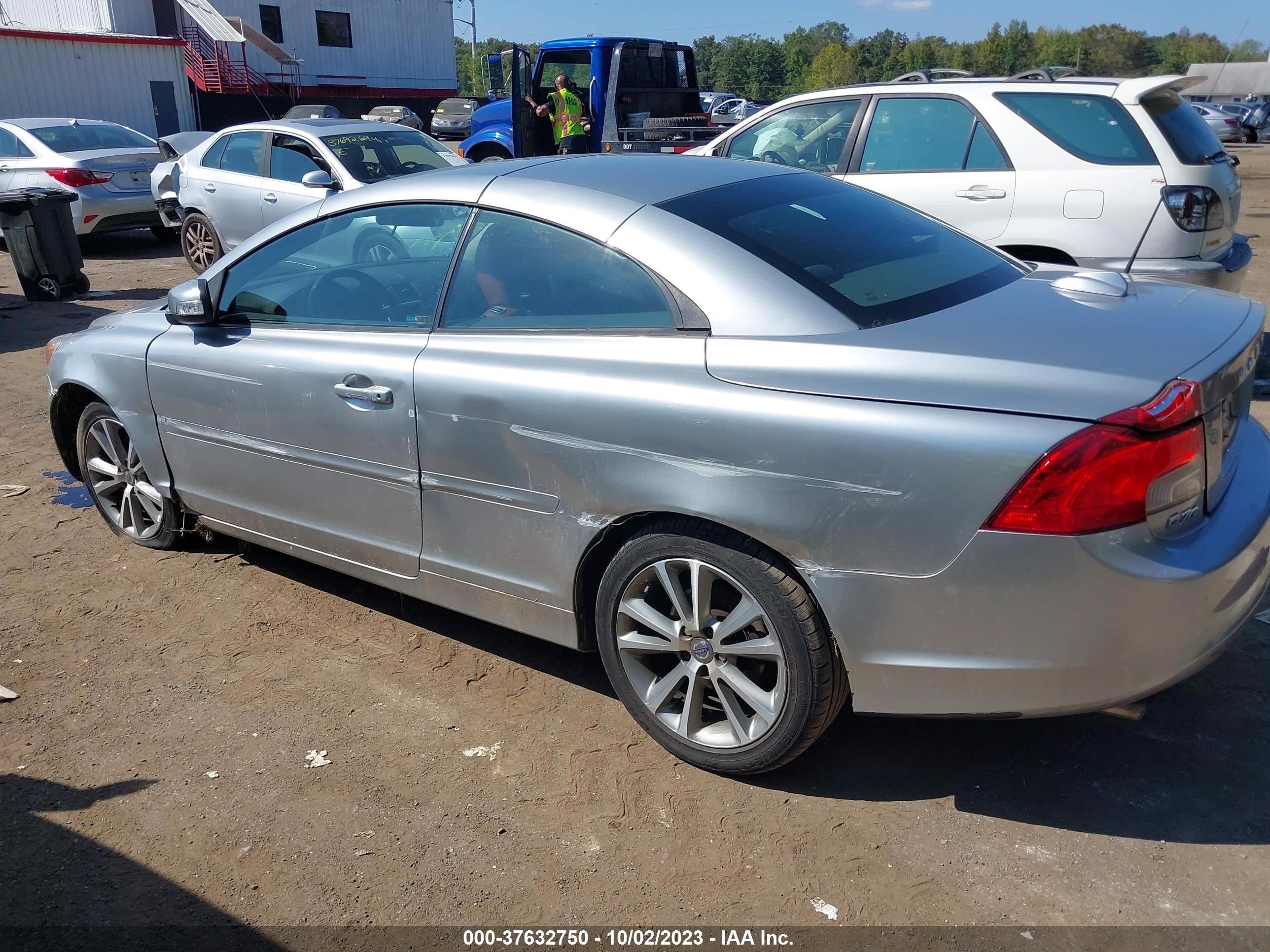 Photo 13 VIN: YV1672MC7BJ109939 - VOLVO C70 