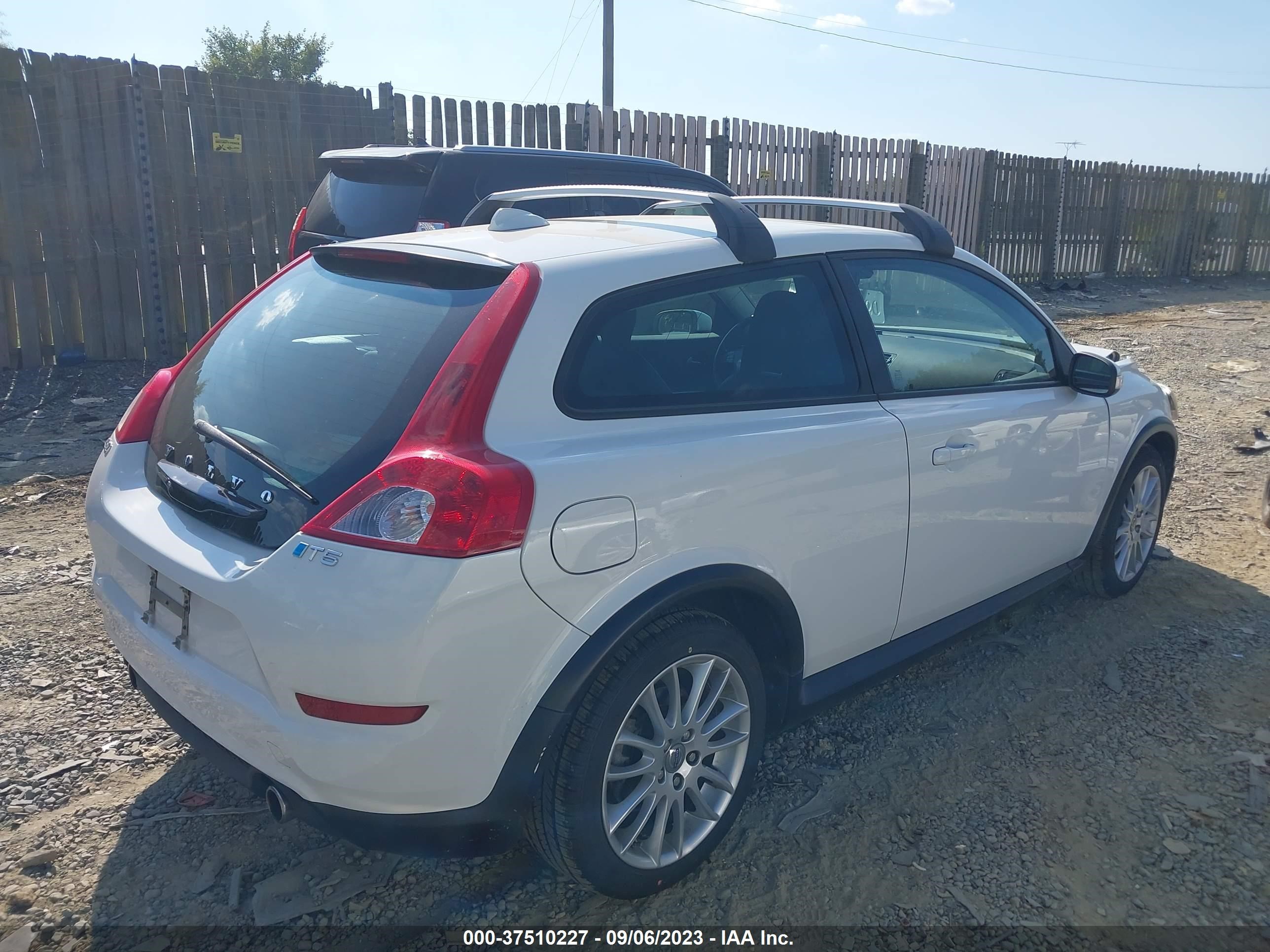 Photo 3 VIN: YV1672MK2B2243386 - VOLVO C30 