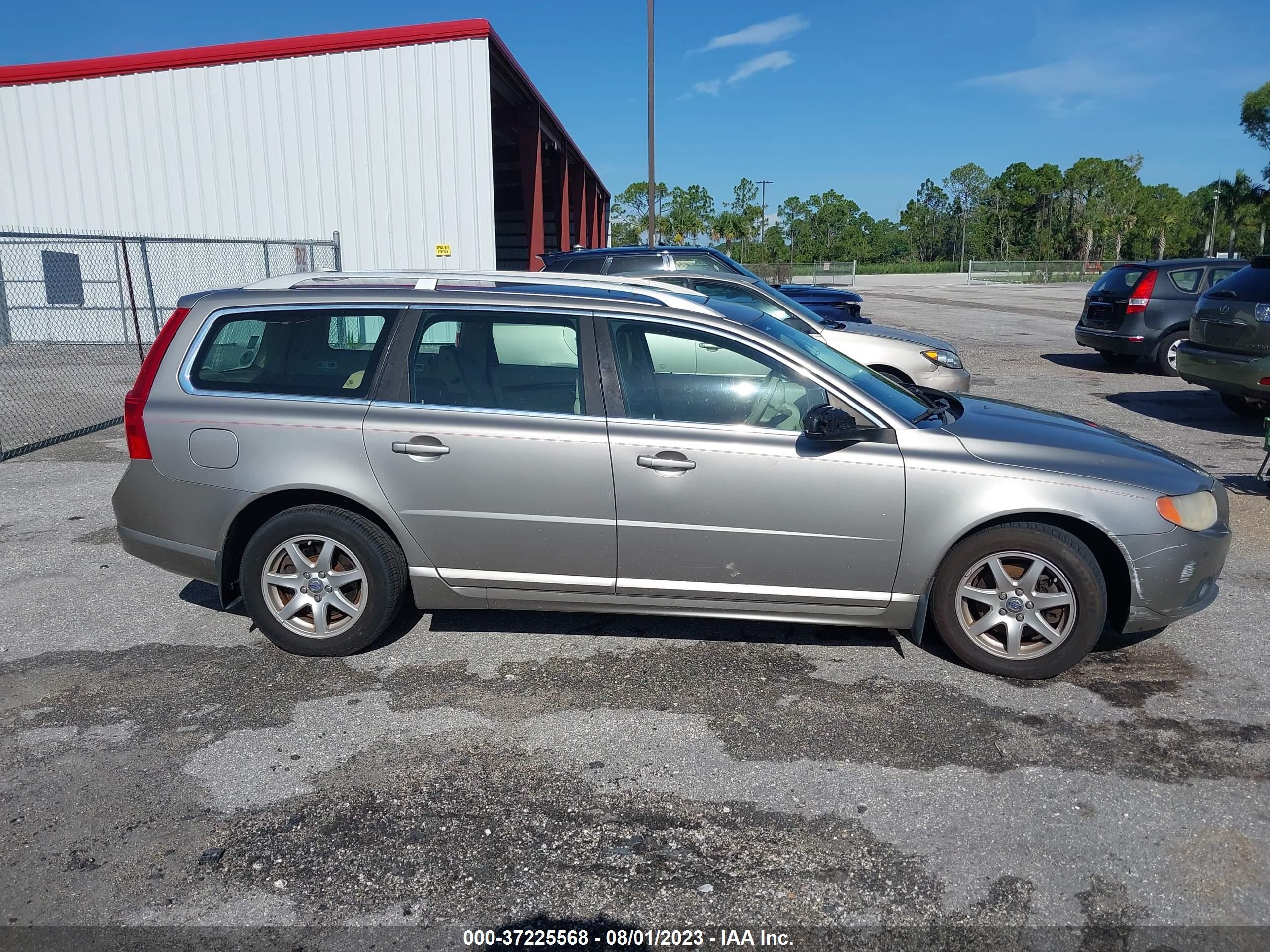 Photo 12 VIN: YV1982BW0A1127673 - VOLVO V70 