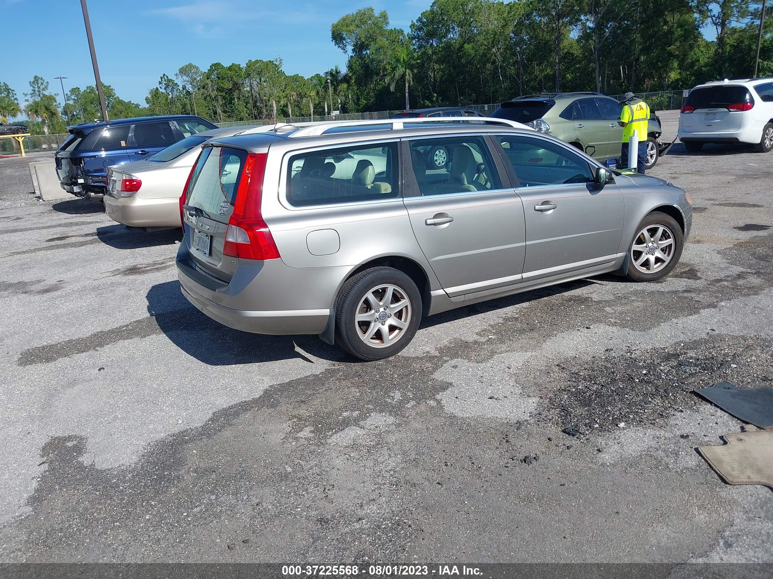 Photo 3 VIN: YV1982BW0A1127673 - VOLVO V70 