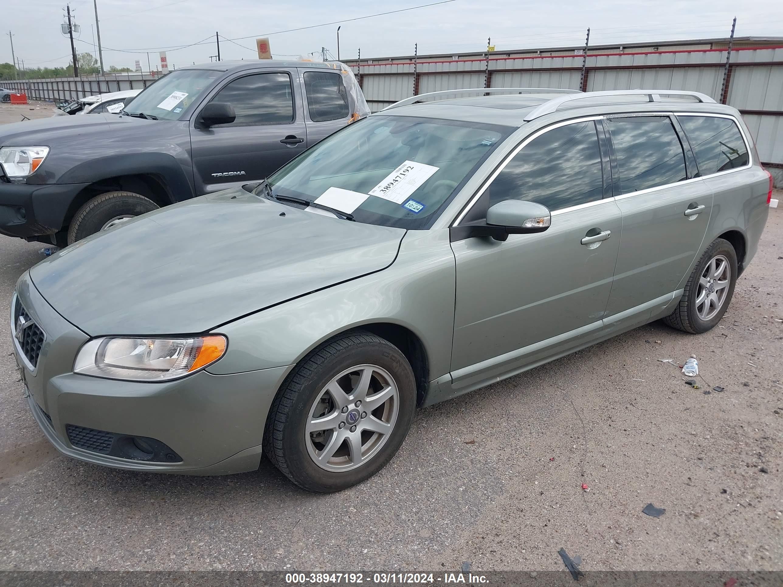 Photo 1 VIN: YV1BW982081045697 - VOLVO V70 