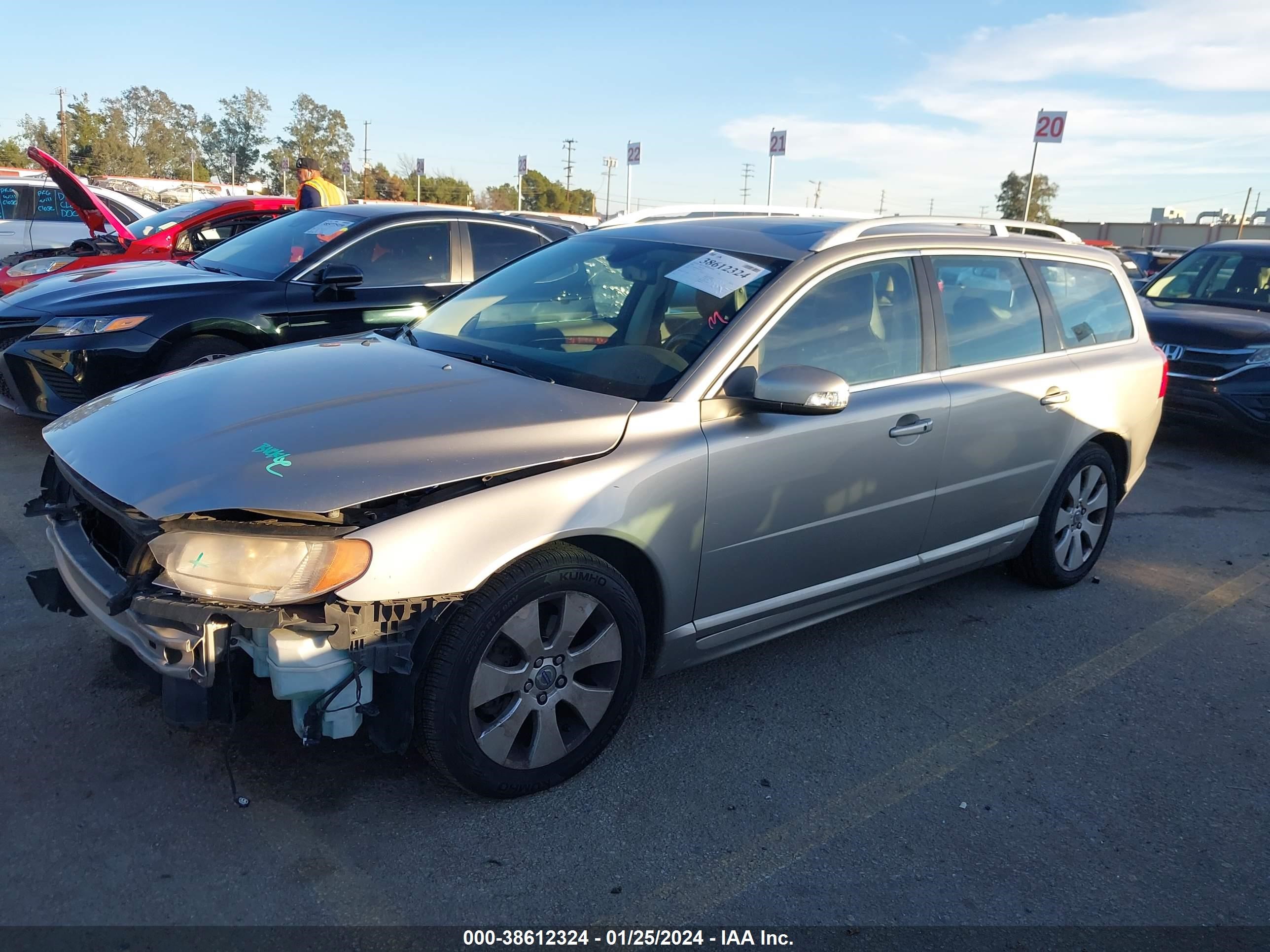 Photo 1 VIN: YV1BW982981039476 - VOLVO V70 