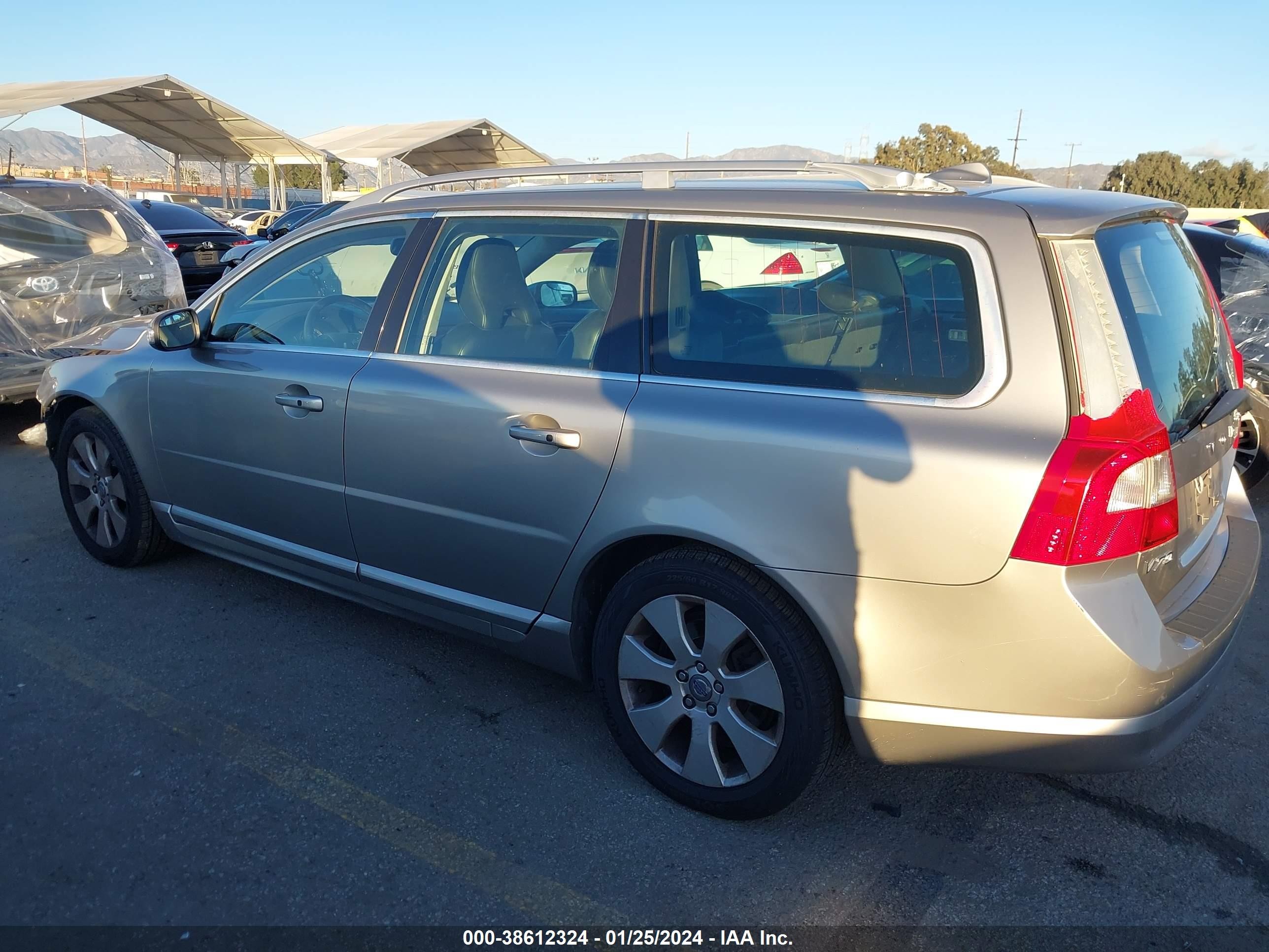 Photo 2 VIN: YV1BW982981039476 - VOLVO V70 