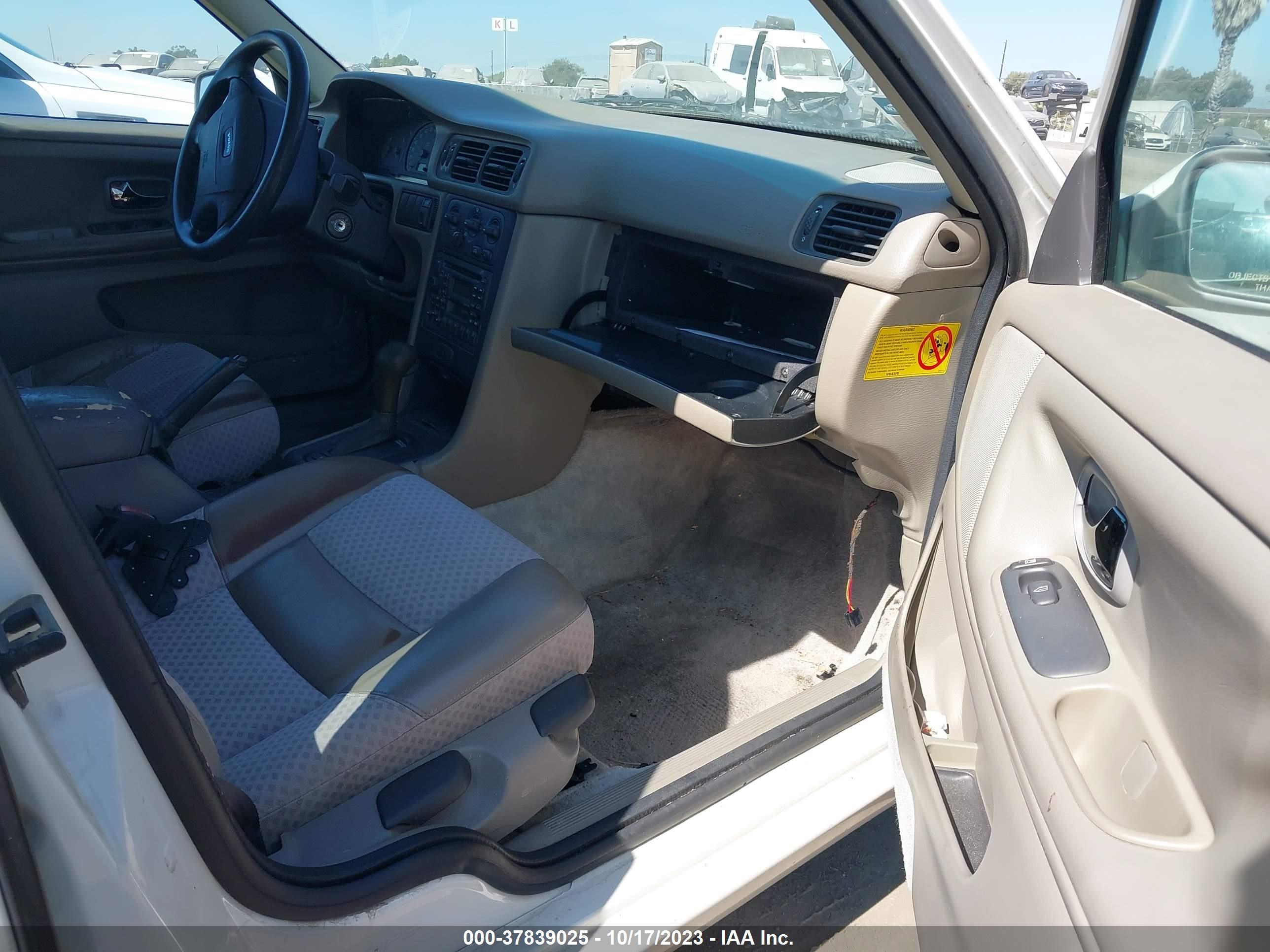 Photo 4 VIN: YV1LS55A1X1589516 - VOLVO S70 