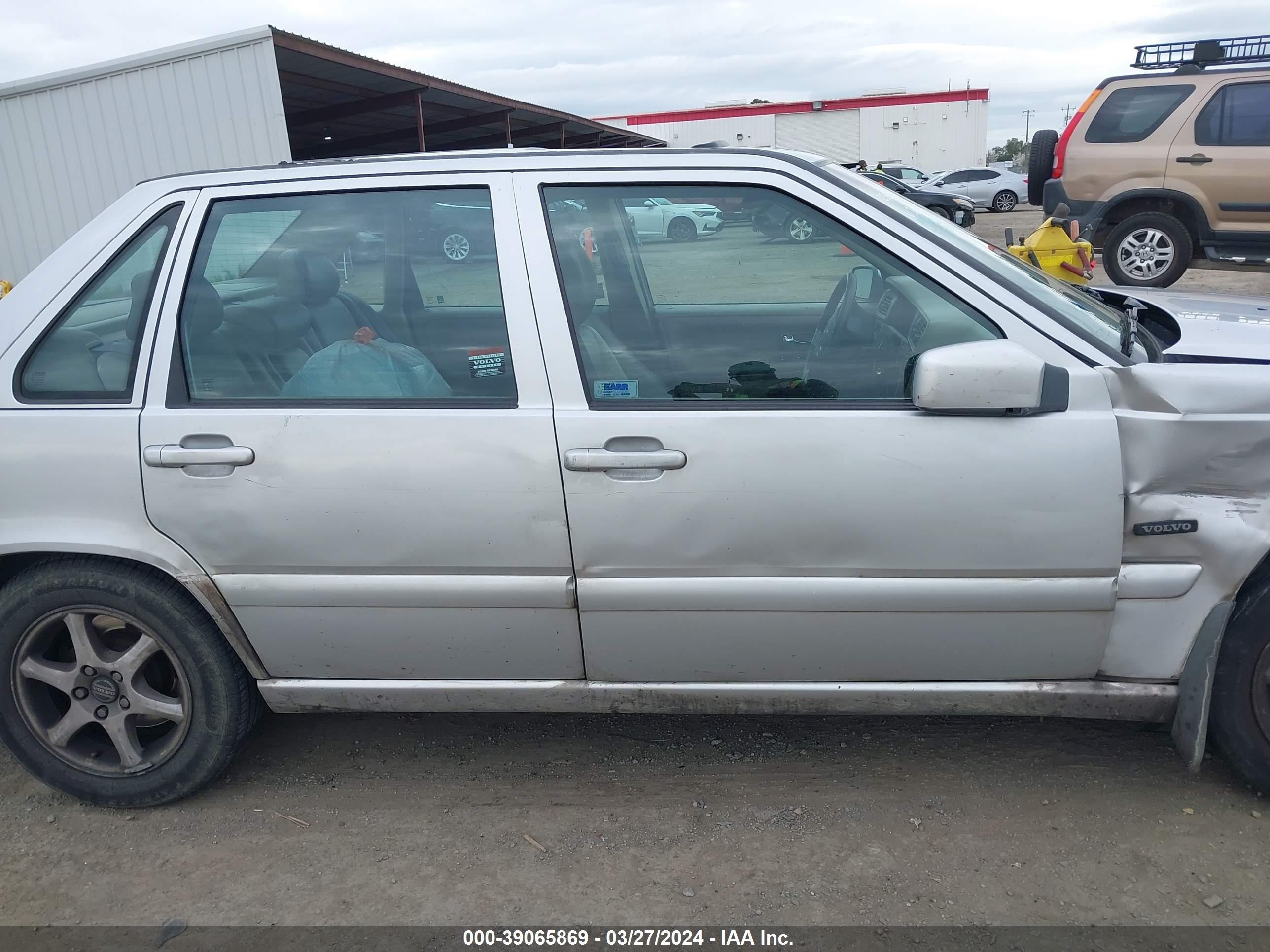 Photo 12 VIN: YV1LS5671W2554812 - VOLVO S70 