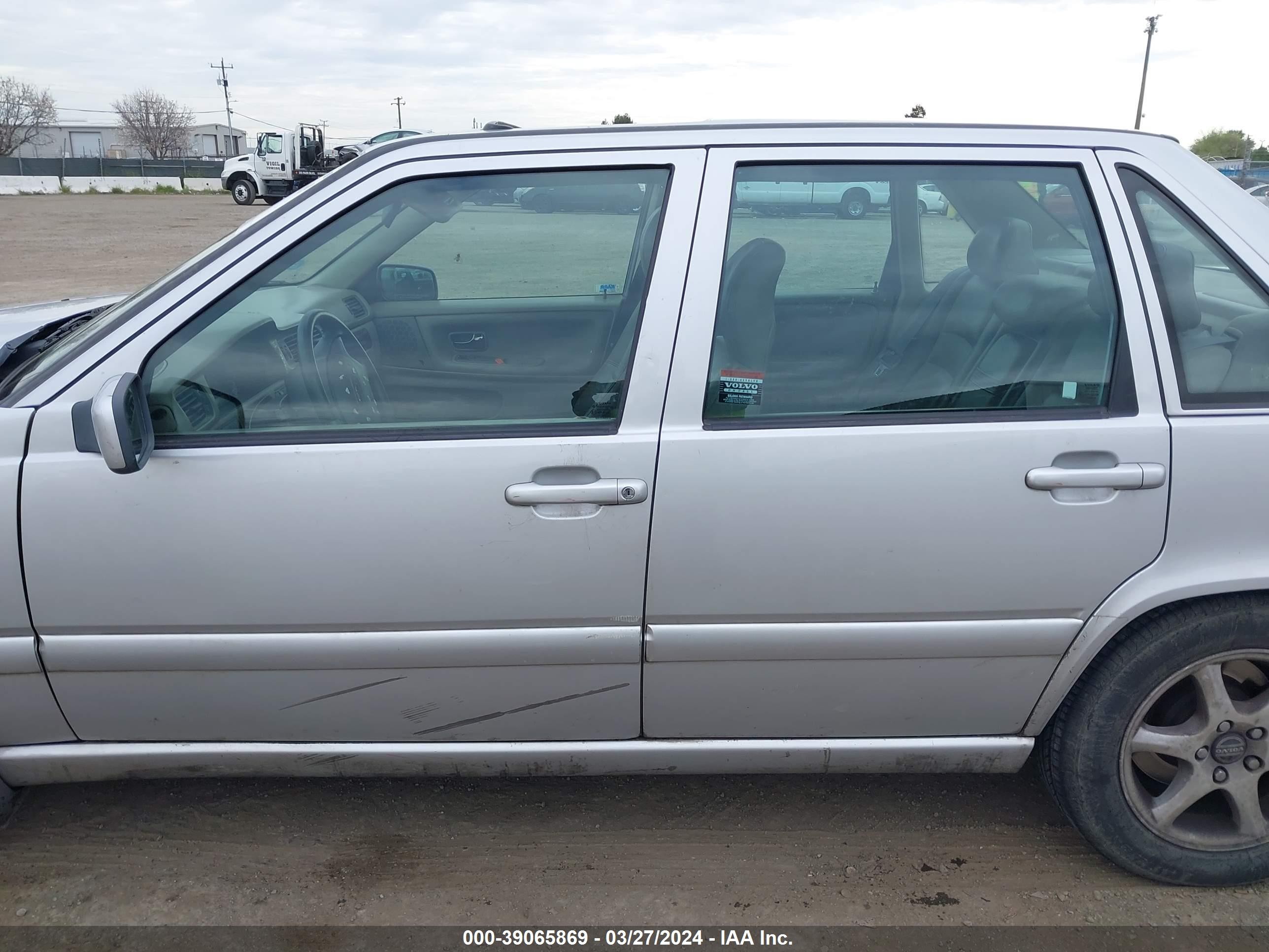 Photo 13 VIN: YV1LS5671W2554812 - VOLVO S70 