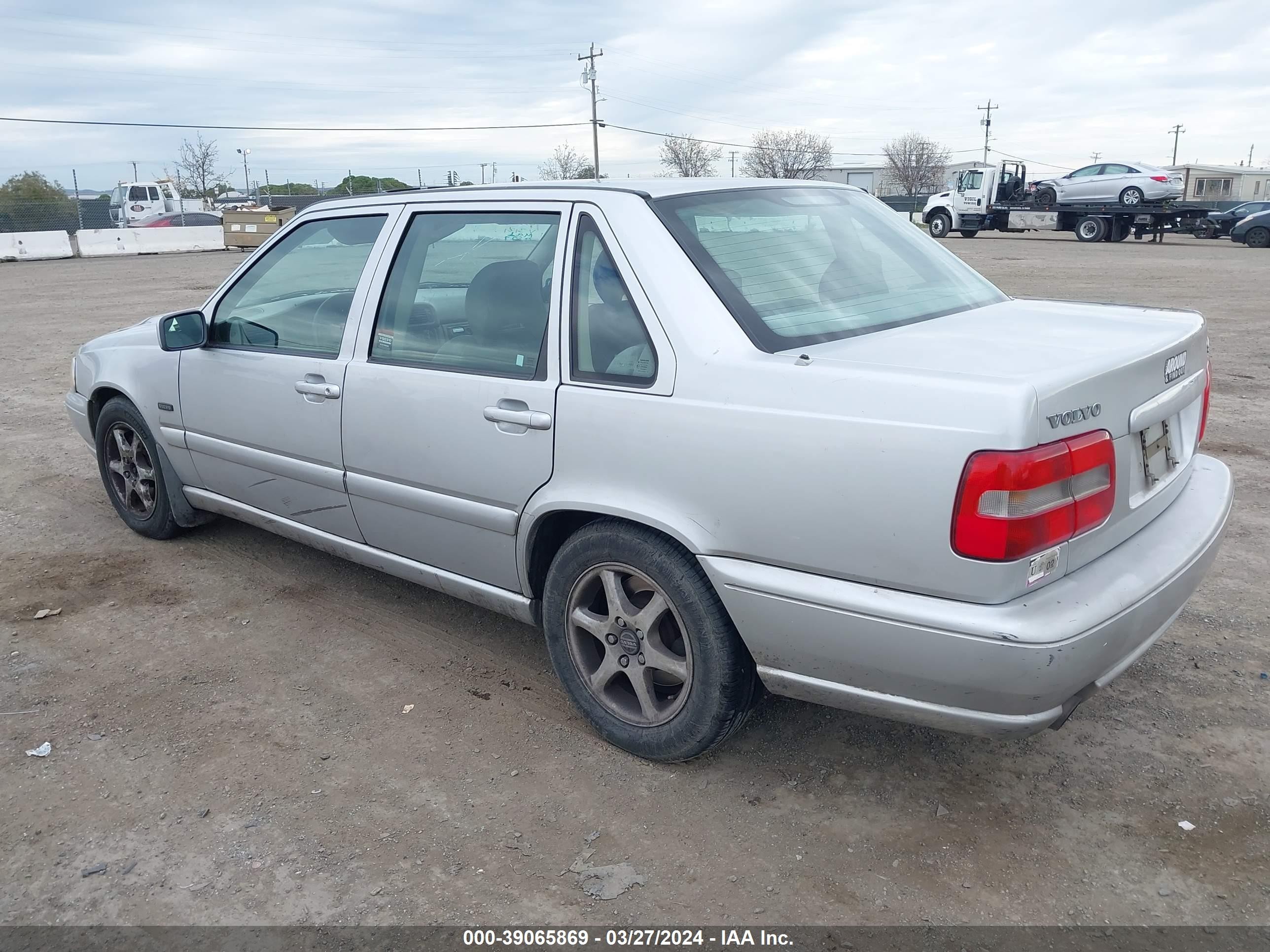 Photo 2 VIN: YV1LS5671W2554812 - VOLVO S70 