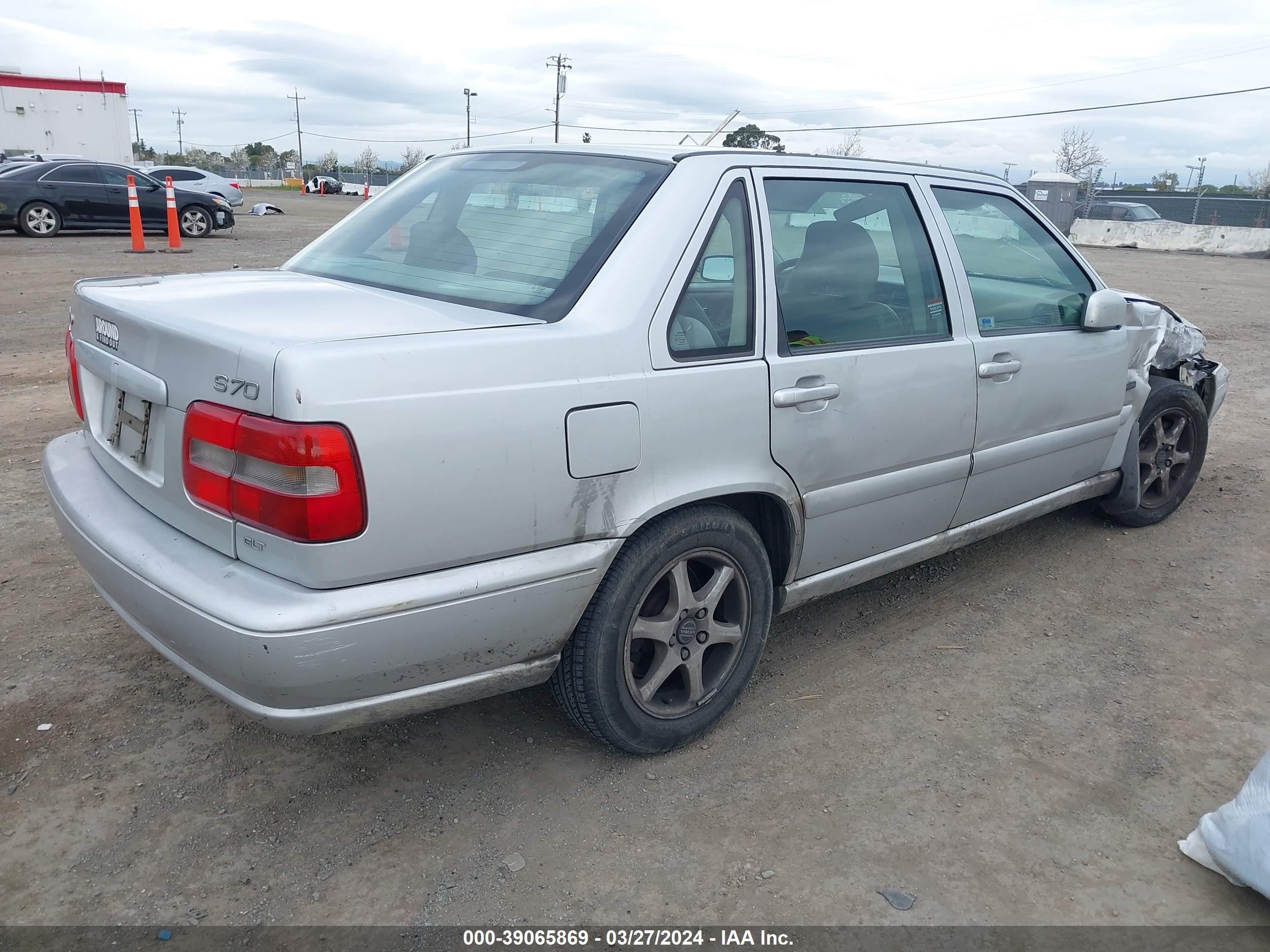 Photo 3 VIN: YV1LS5671W2554812 - VOLVO S70 