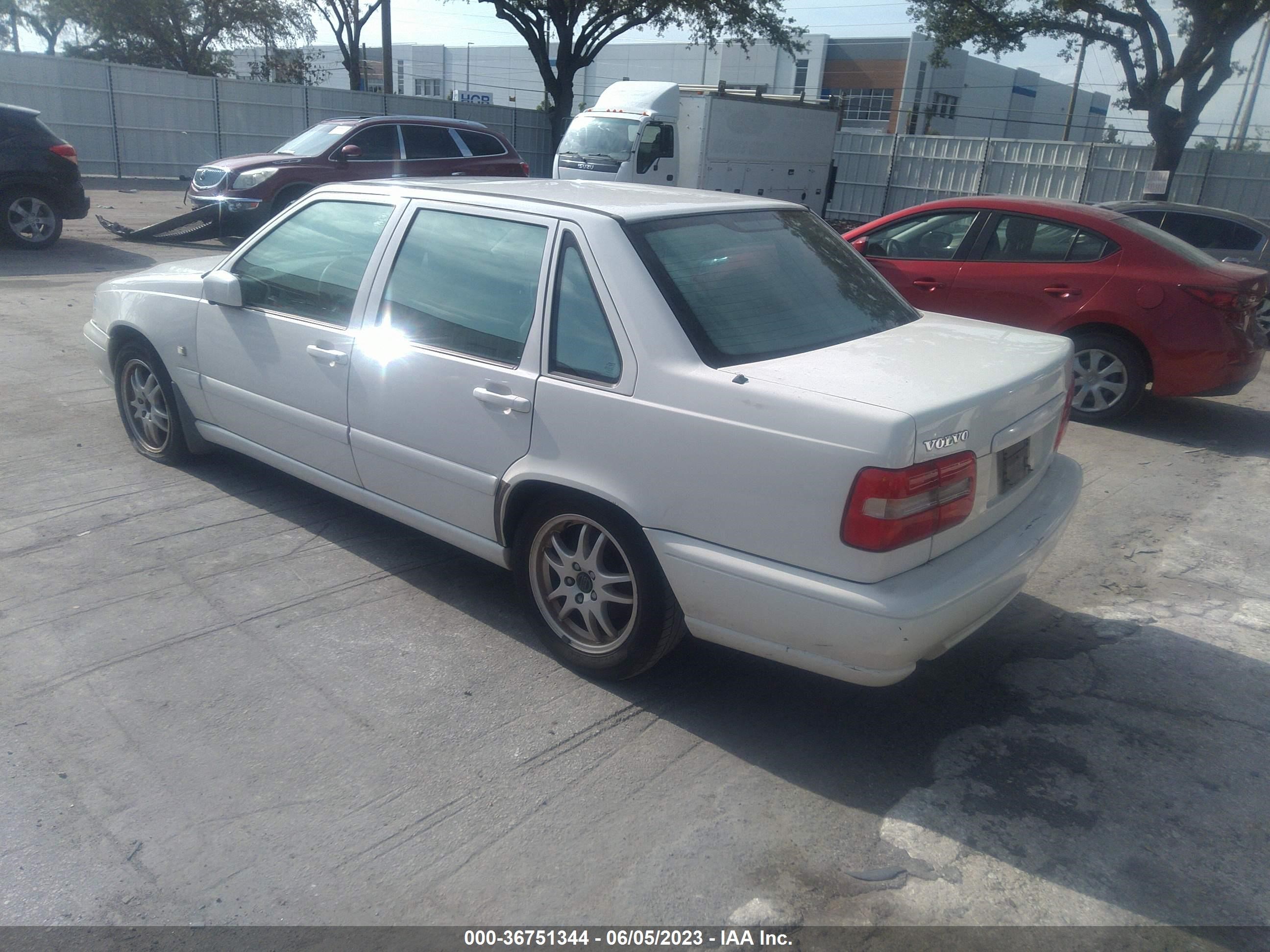 Photo 2 VIN: YV1LS56D0Y2652593 - VOLVO S70 