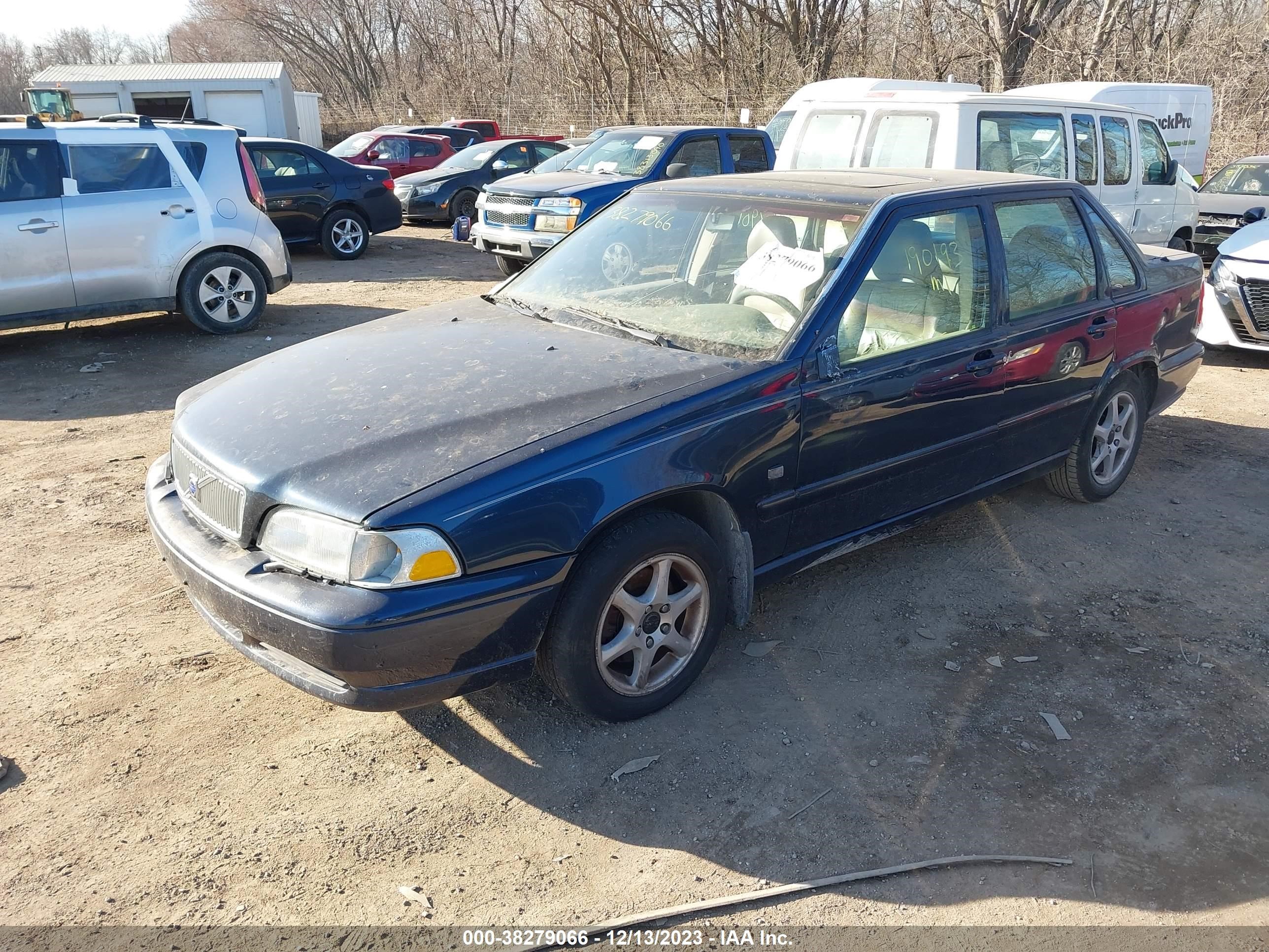 Photo 1 VIN: YV1LS61J5Y2630379 - VOLVO S70 