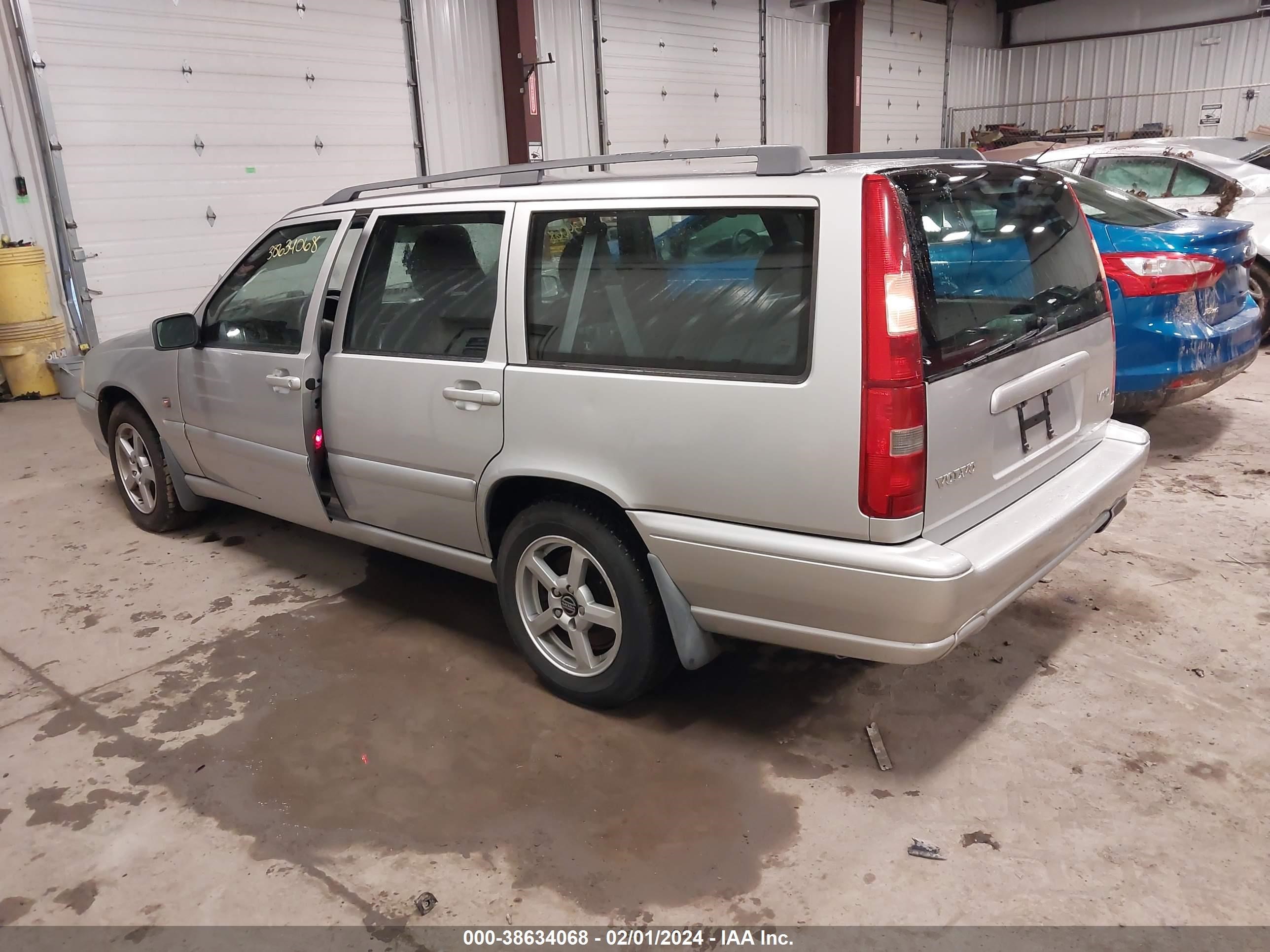 Photo 2 VIN: YV1LV56D7X2580006 - VOLVO V70 