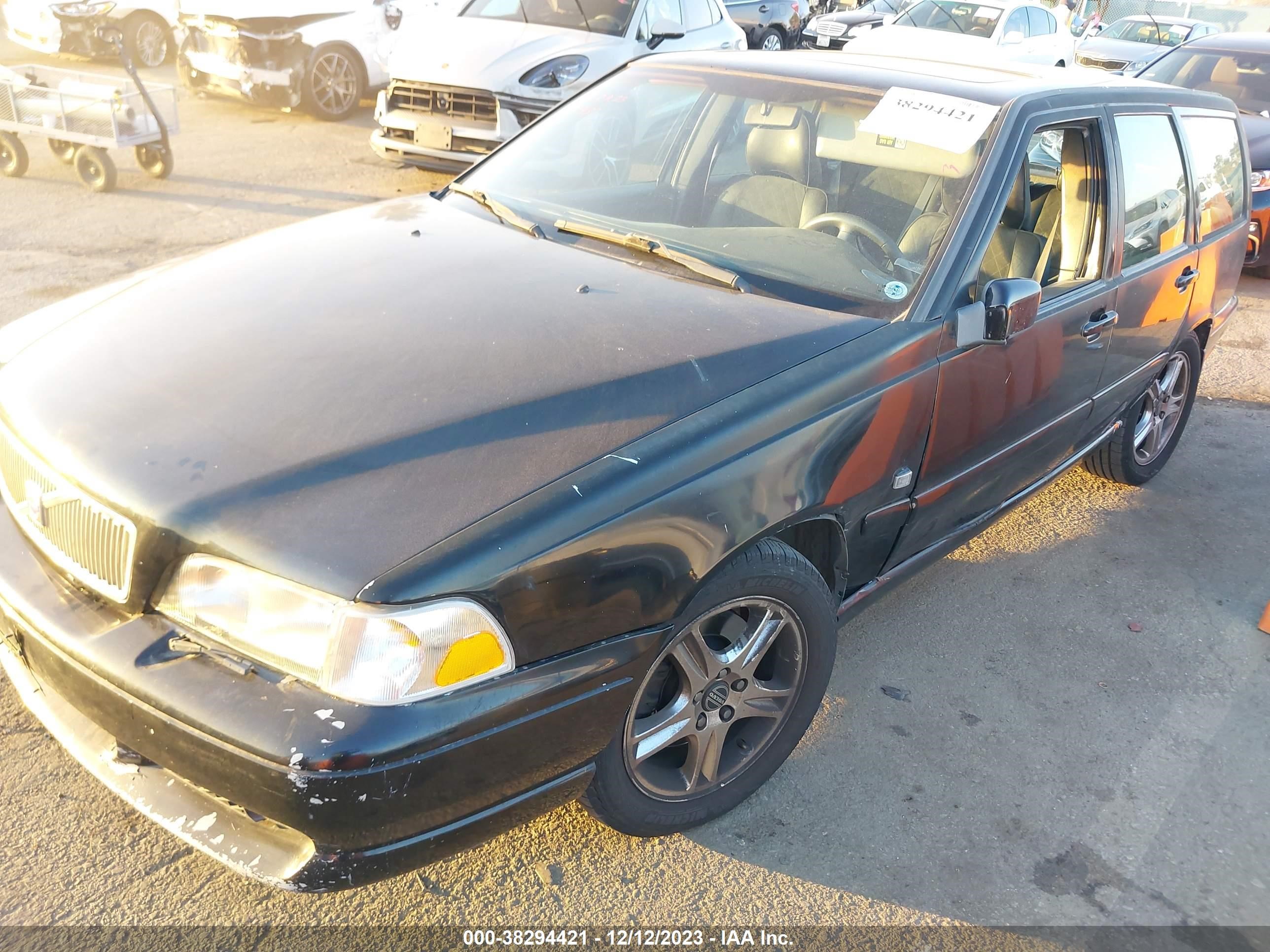 Photo 1 VIN: YV1LV62D9X2575935 - VOLVO V70 