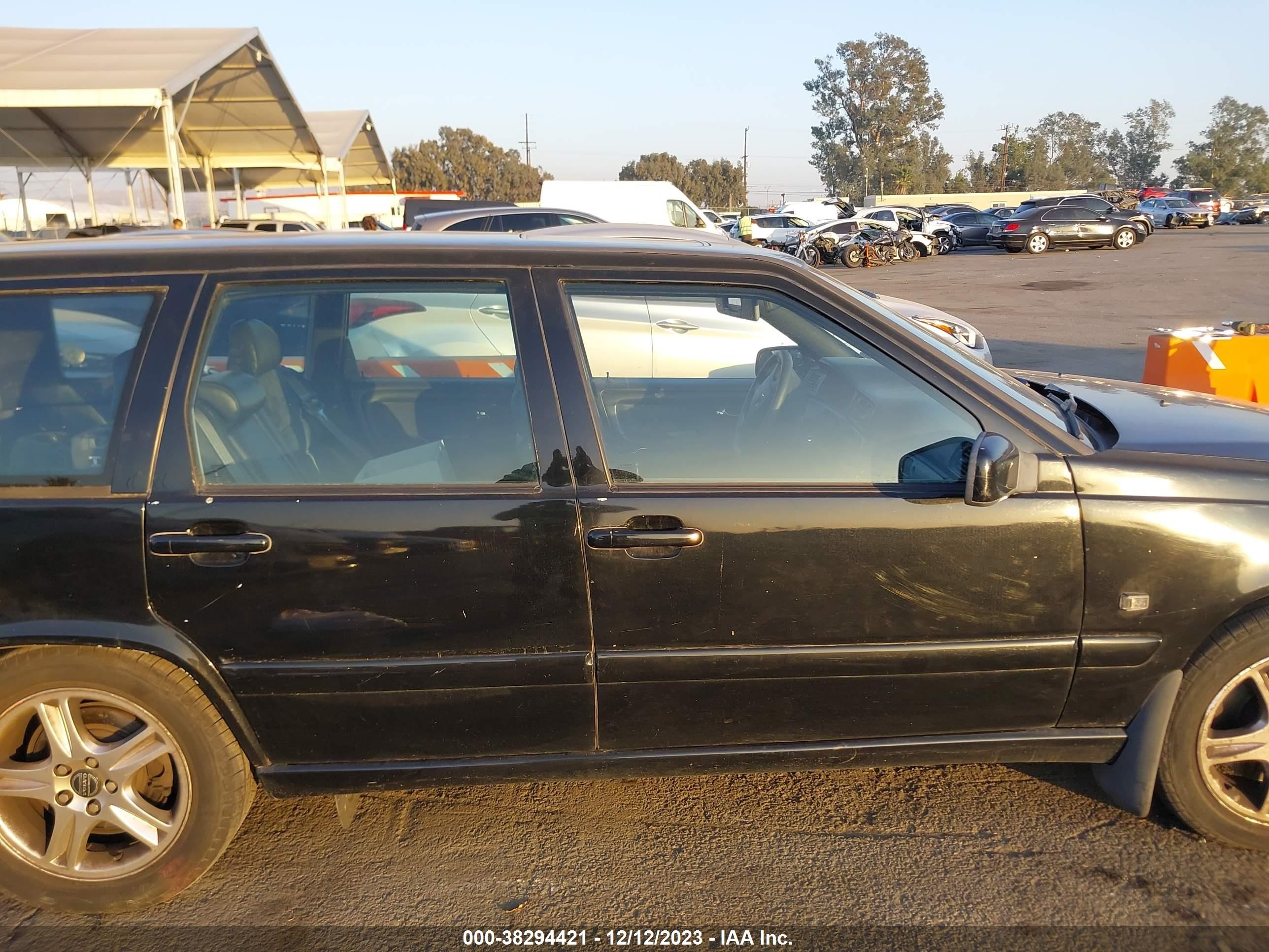 Photo 12 VIN: YV1LV62D9X2575935 - VOLVO V70 