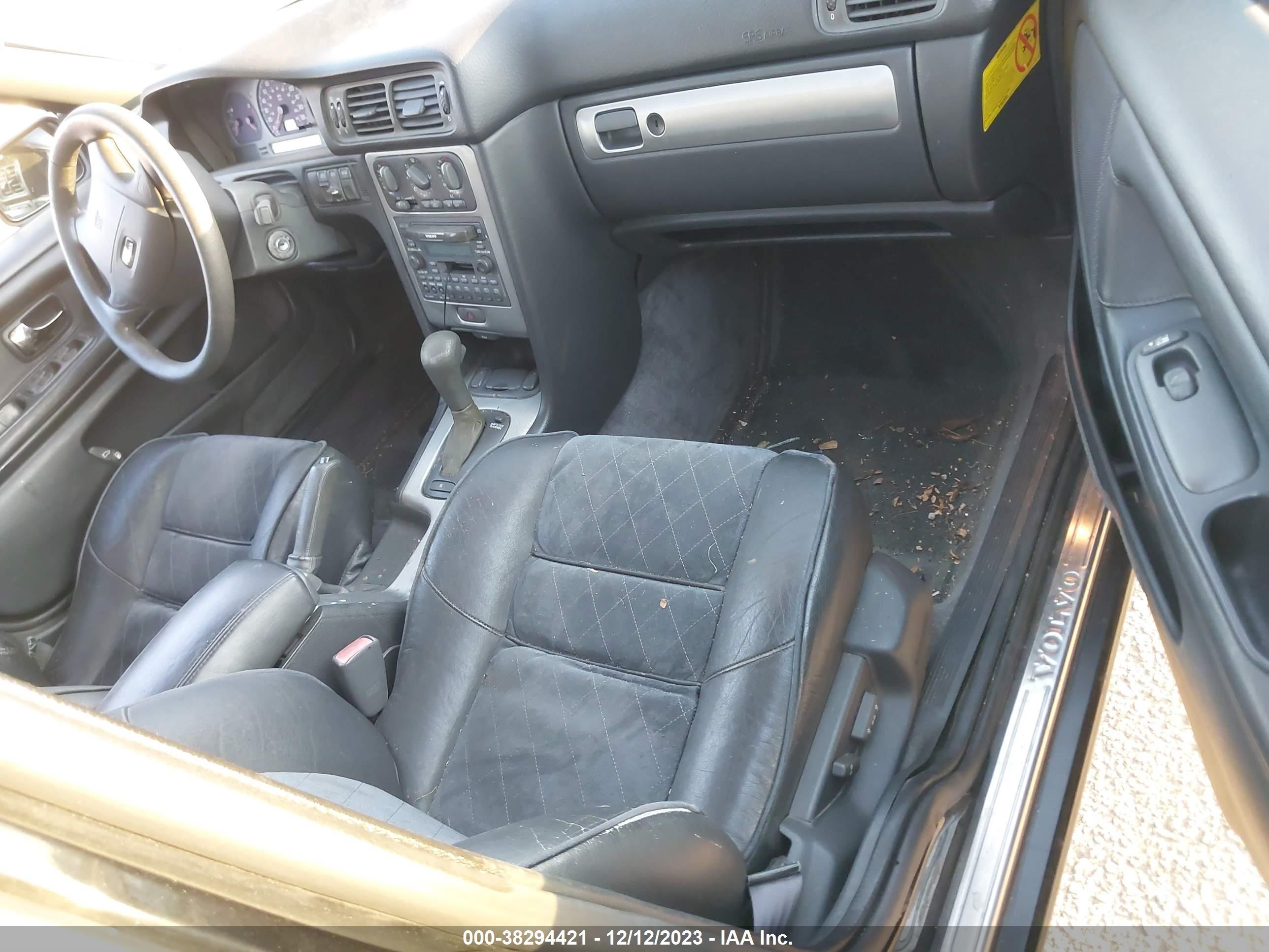 Photo 4 VIN: YV1LV62D9X2575935 - VOLVO V70 