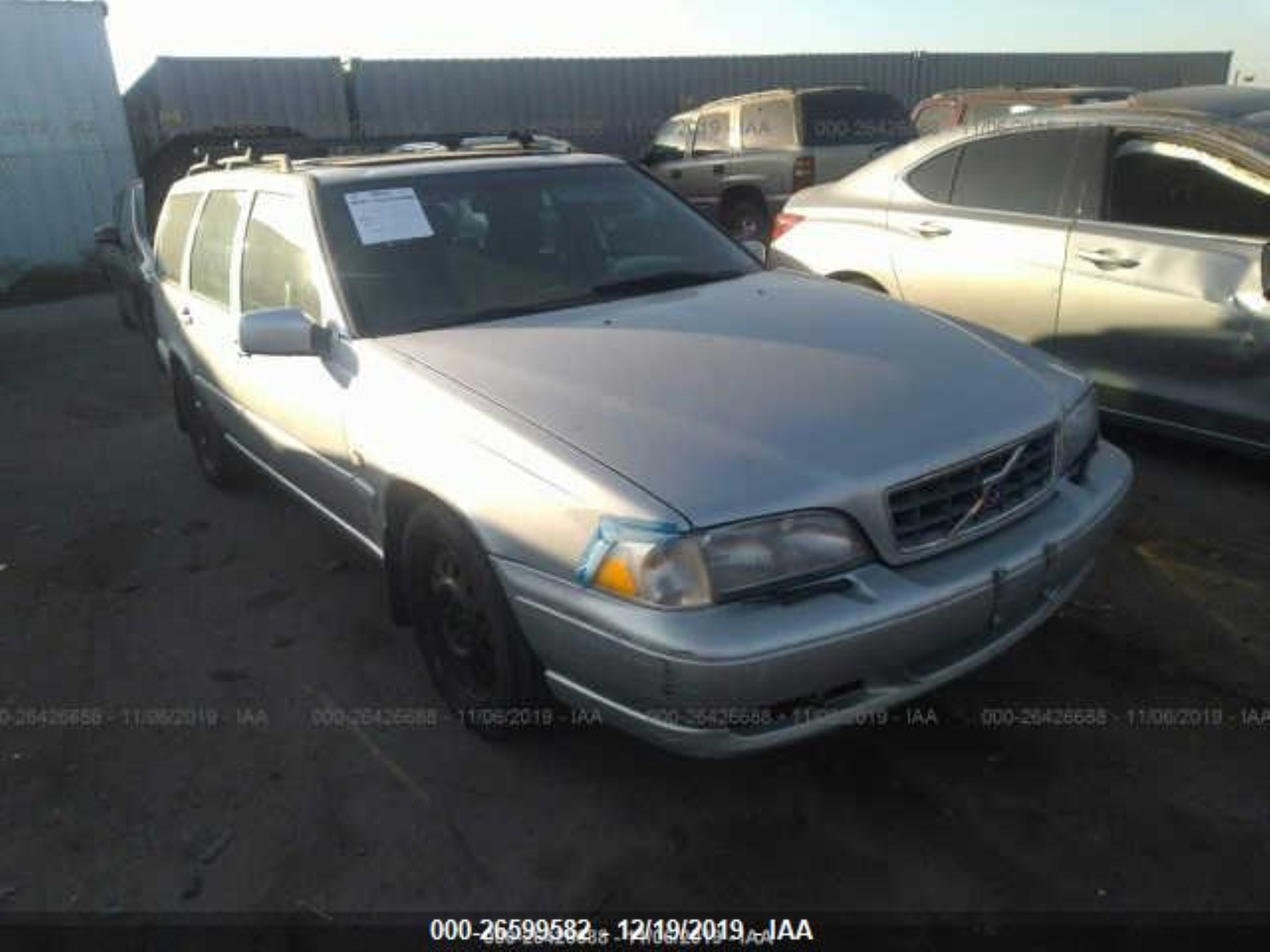 Photo 0 VIN: YV1LW524XW2448794 - VOLVO V70 