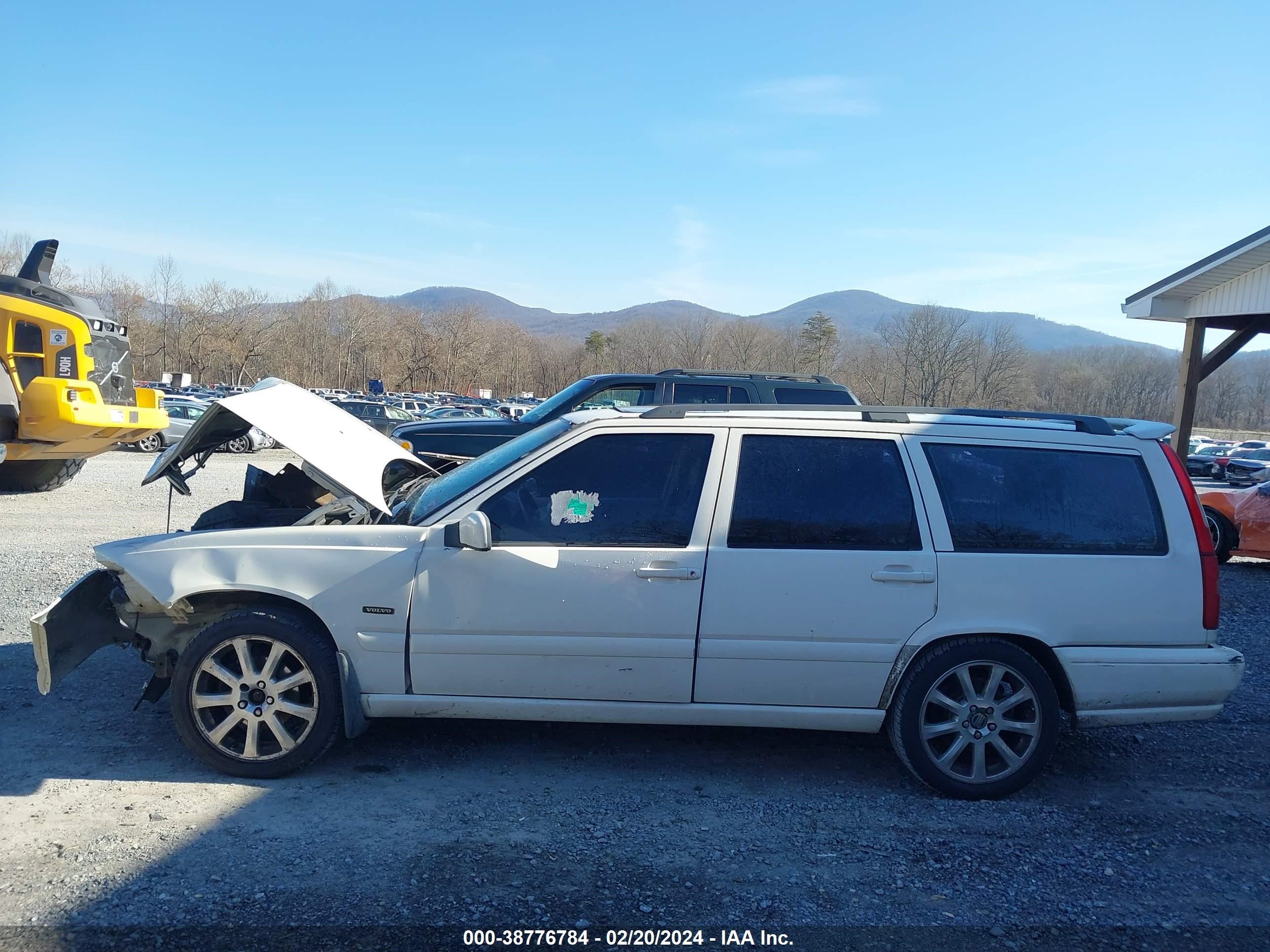 Photo 13 VIN: YV1LW537XW2401094 - VOLVO V70 