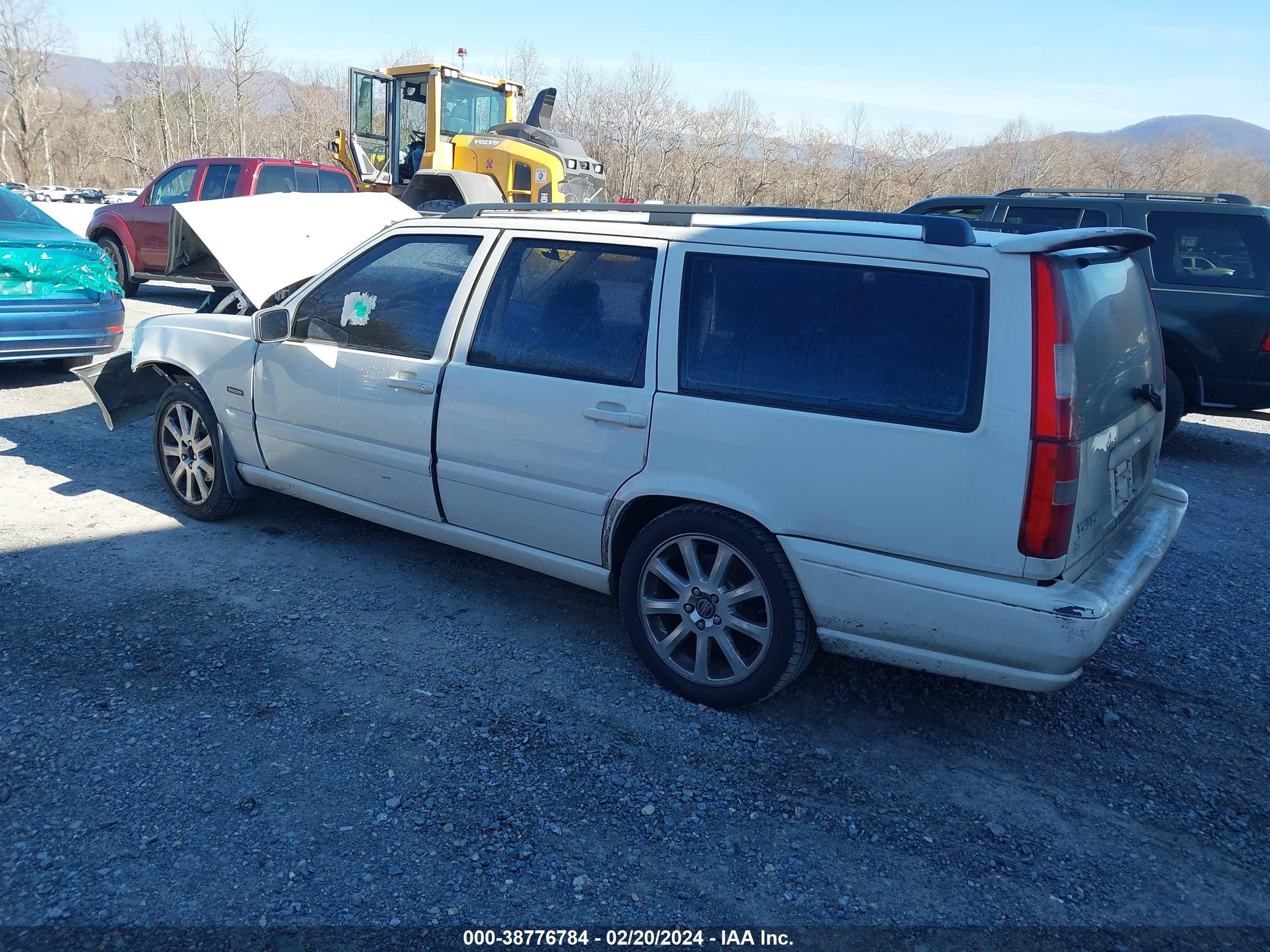 Photo 2 VIN: YV1LW537XW2401094 - VOLVO V70 