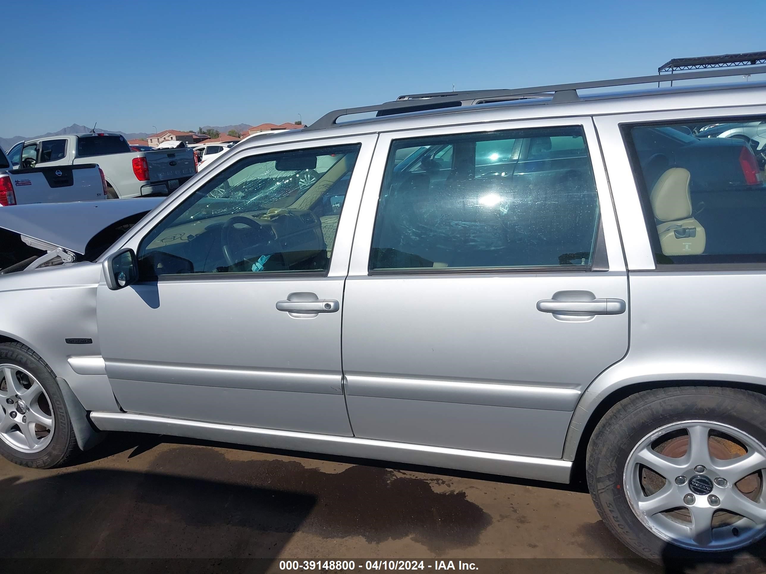 Photo 13 VIN: YV1LW5570W2523184 - VOLVO V70 