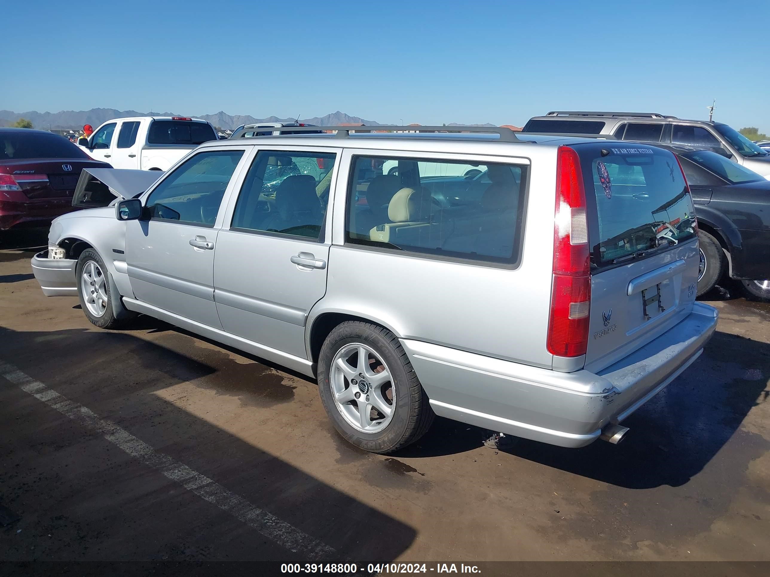 Photo 2 VIN: YV1LW5570W2523184 - VOLVO V70 