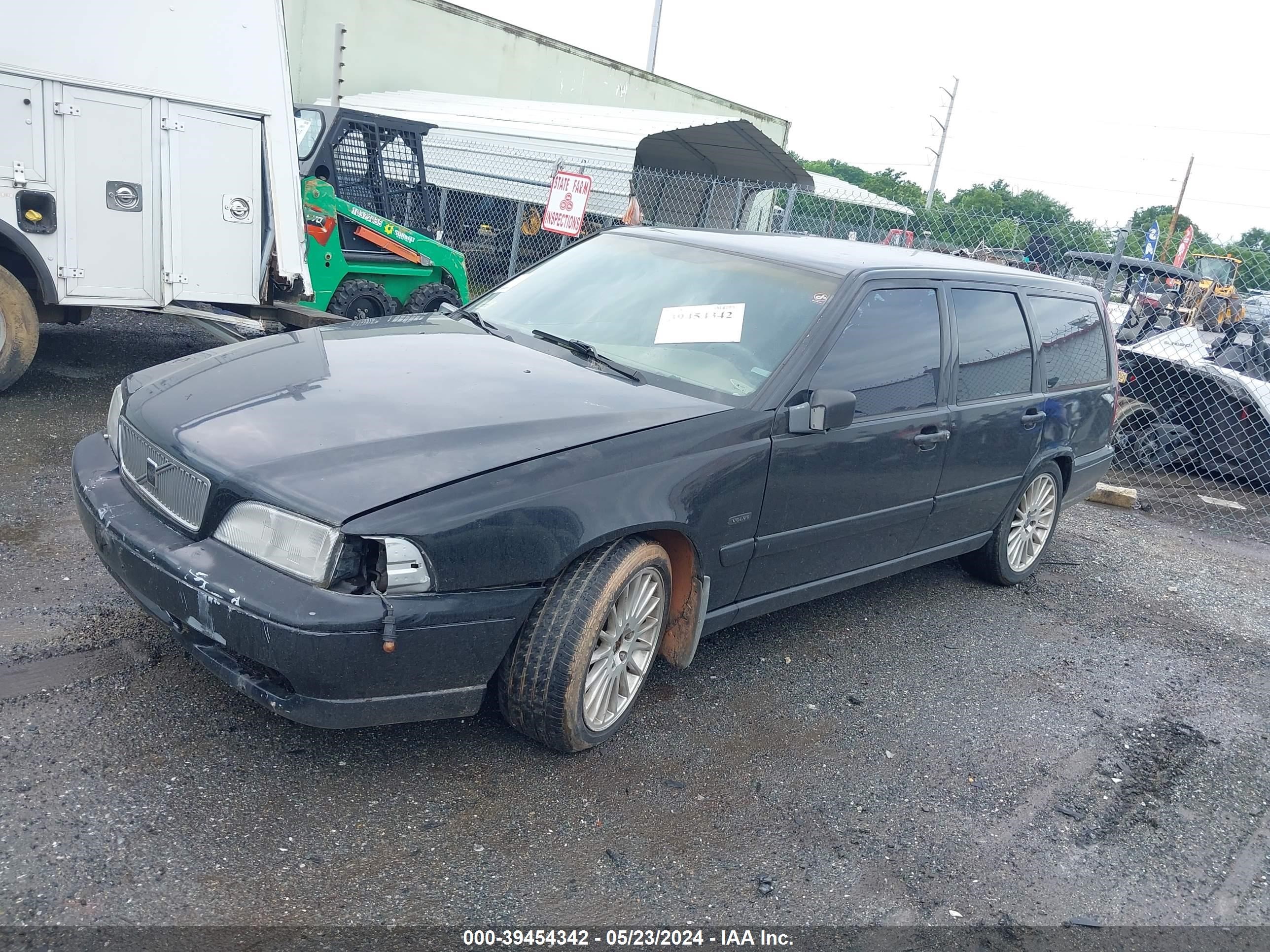 Photo 1 VIN: YV1LW5572W2468267 - VOLVO V70 