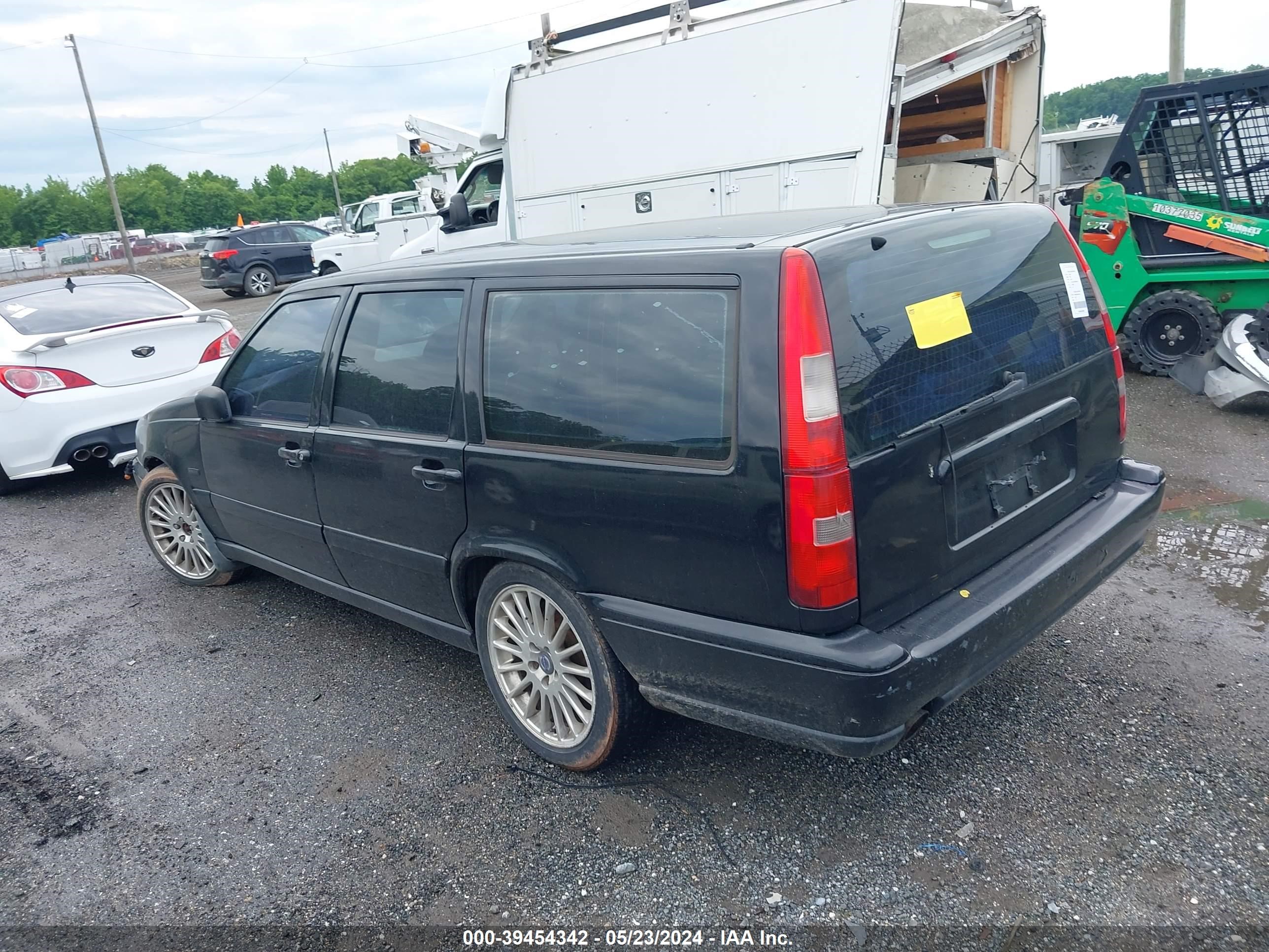 Photo 2 VIN: YV1LW5572W2468267 - VOLVO V70 