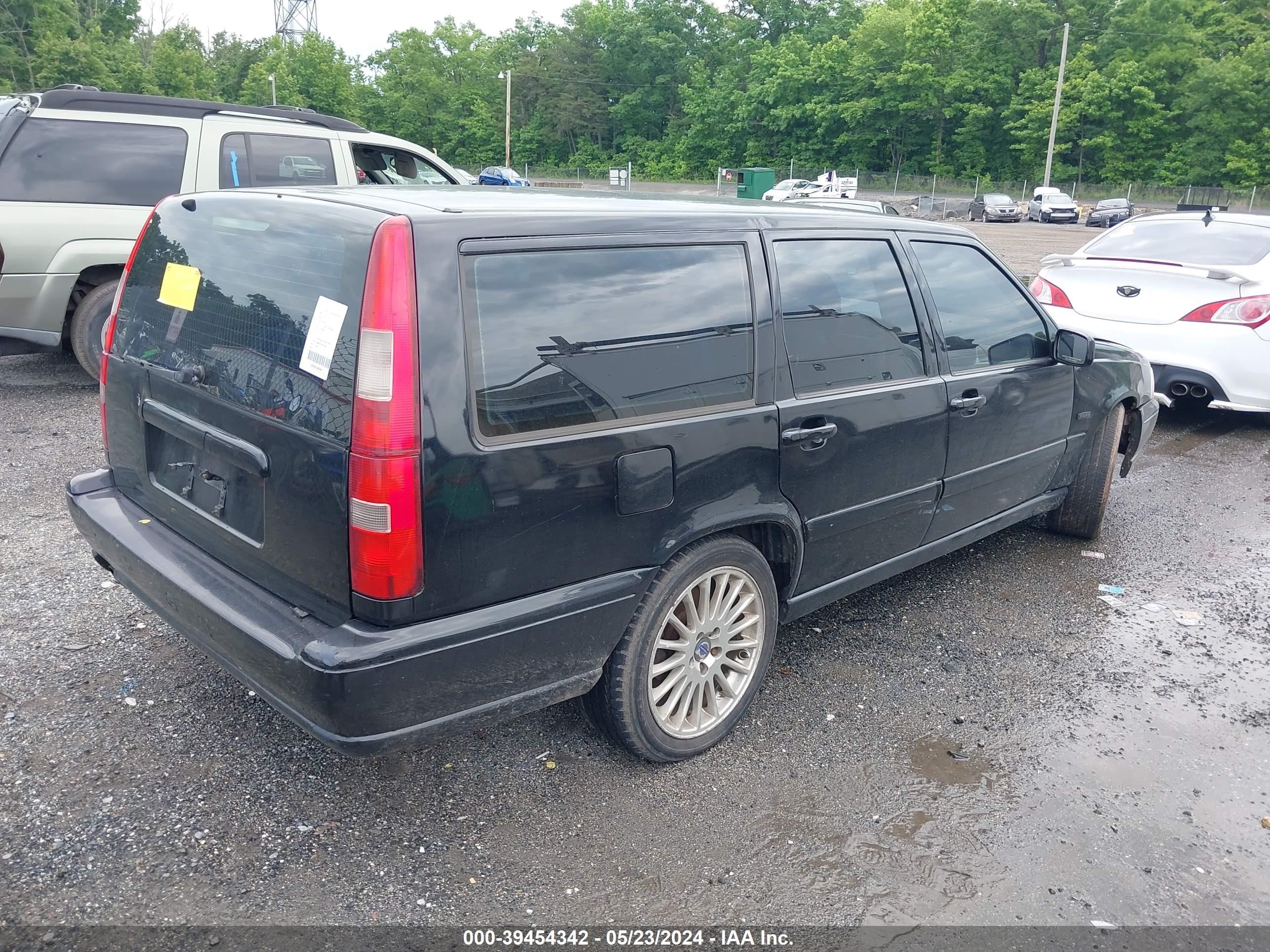 Photo 3 VIN: YV1LW5572W2468267 - VOLVO V70 