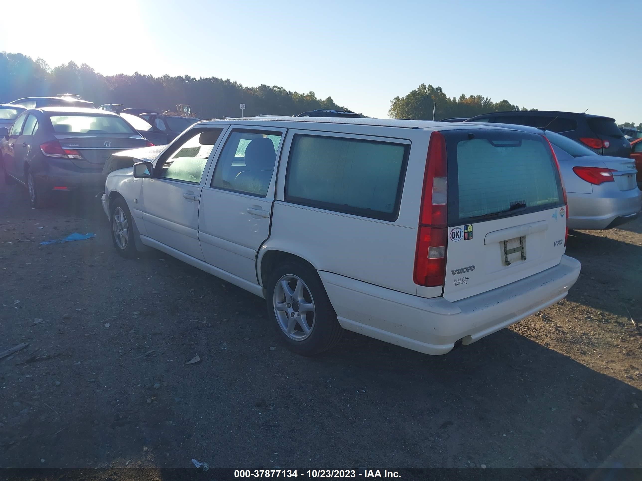 Photo 2 VIN: YV1LW55A0X2612377 - VOLVO V70 