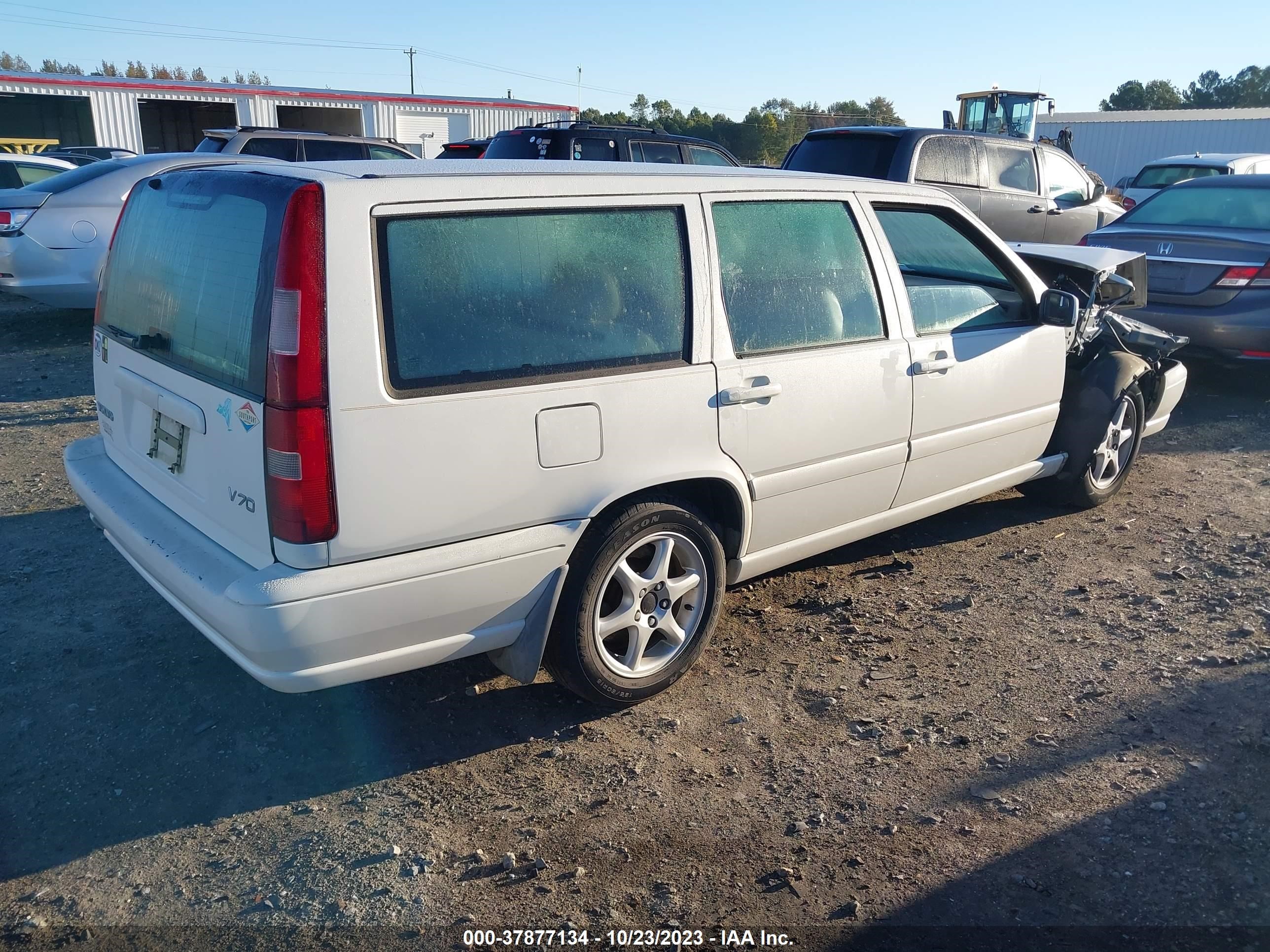 Photo 3 VIN: YV1LW55A0X2612377 - VOLVO V70 