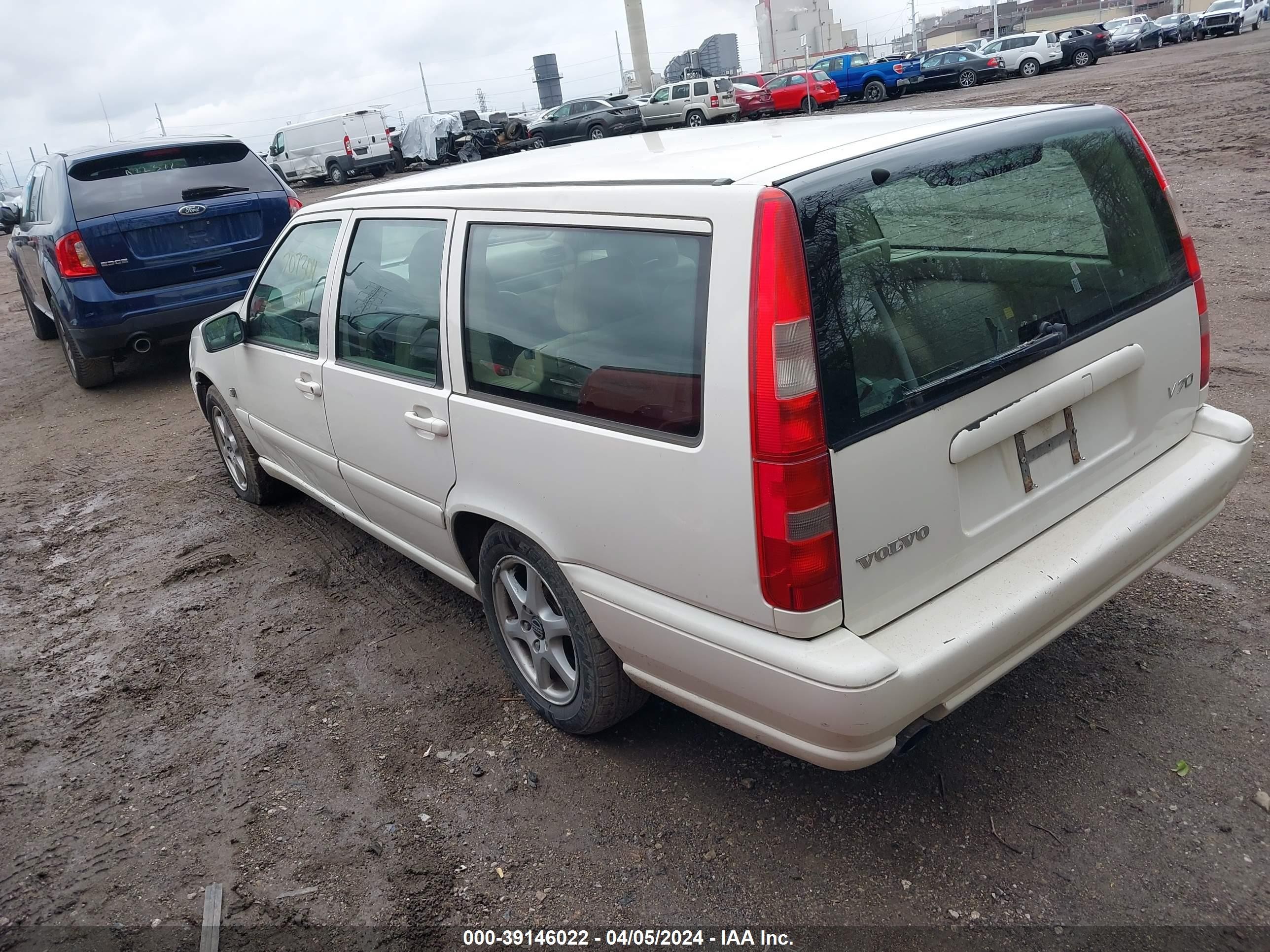 Photo 2 VIN: YV1LW55A2X2548875 - VOLVO V70 