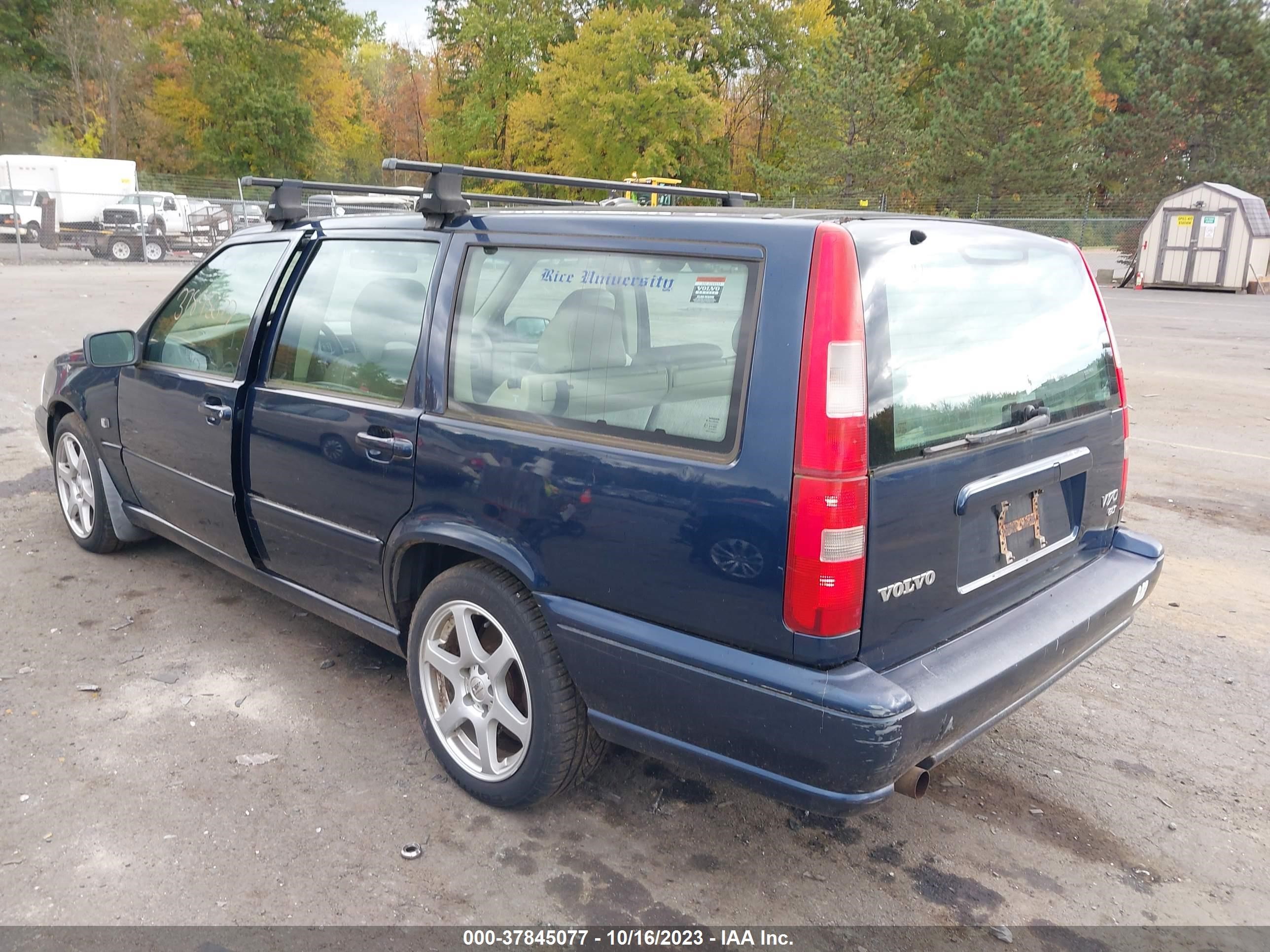 Photo 2 VIN: YV1LW5670W2444547 - VOLVO V70 