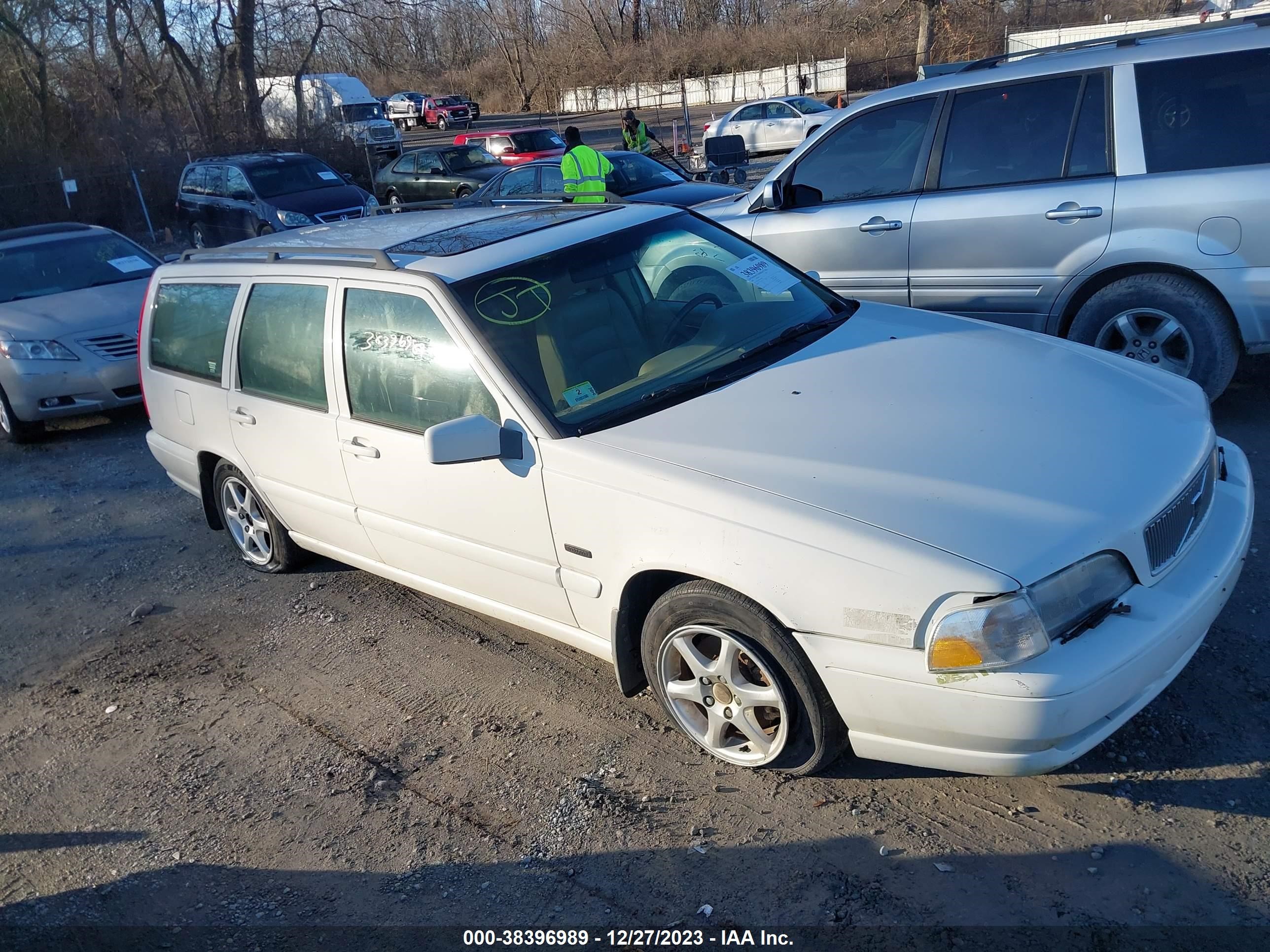 Photo 0 VIN: YV1LW5674W2503163 - VOLVO V70 