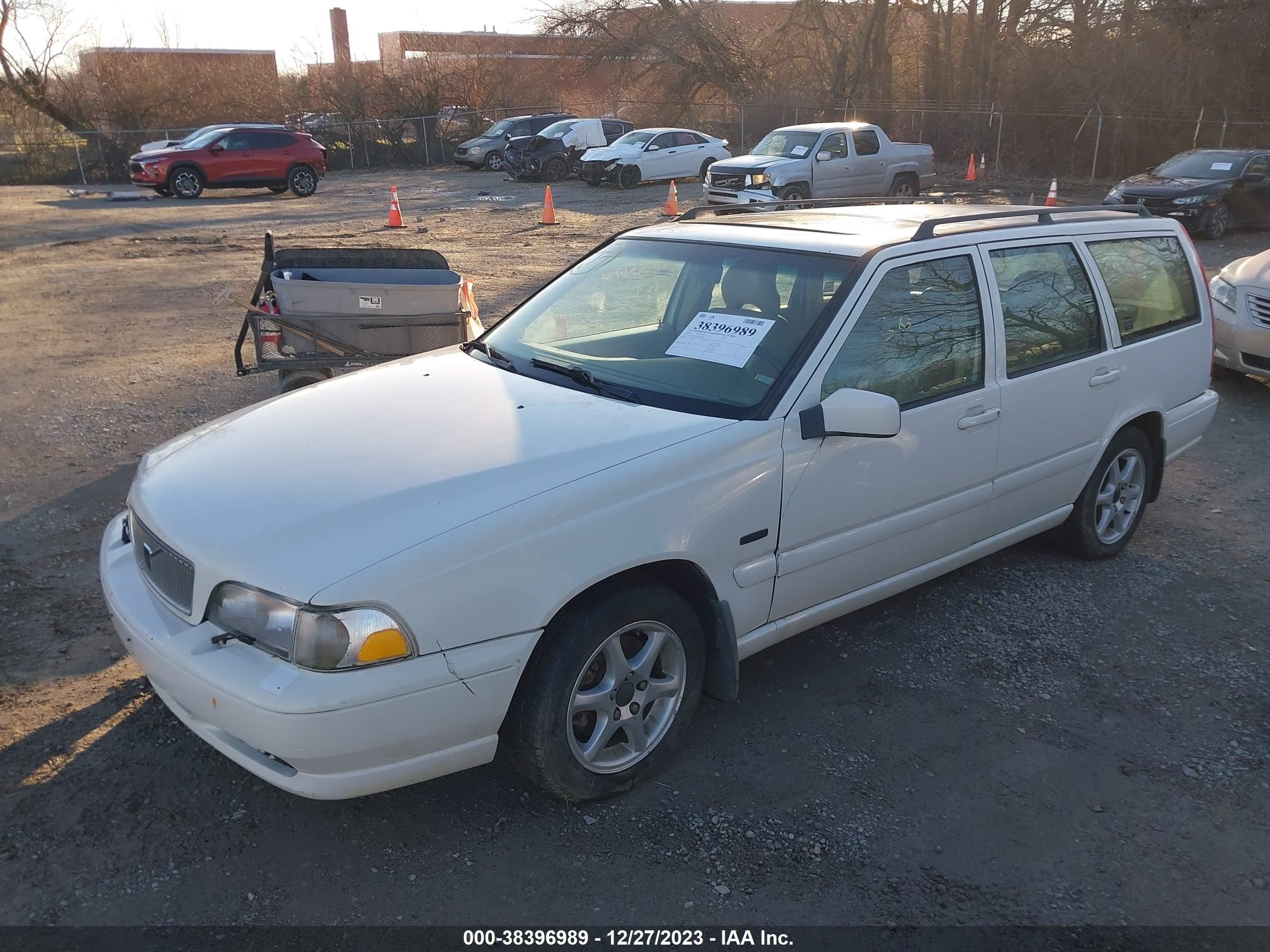 Photo 1 VIN: YV1LW5674W2503163 - VOLVO V70 