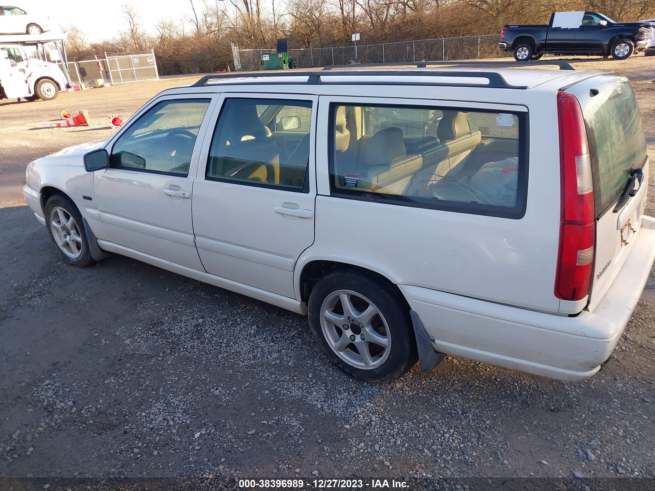 Photo 2 VIN: YV1LW5674W2503163 - VOLVO V70 