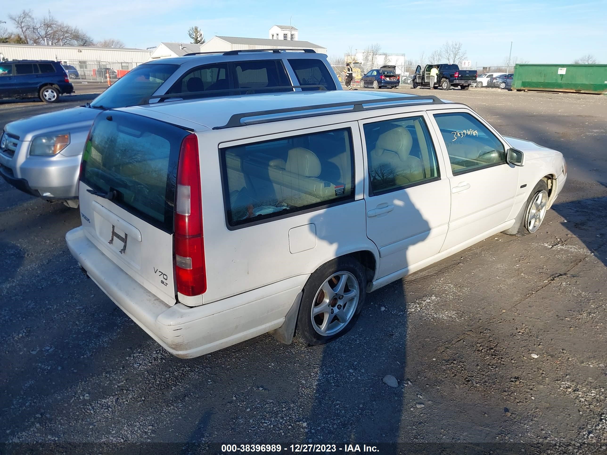 Photo 3 VIN: YV1LW5674W2503163 - VOLVO V70 