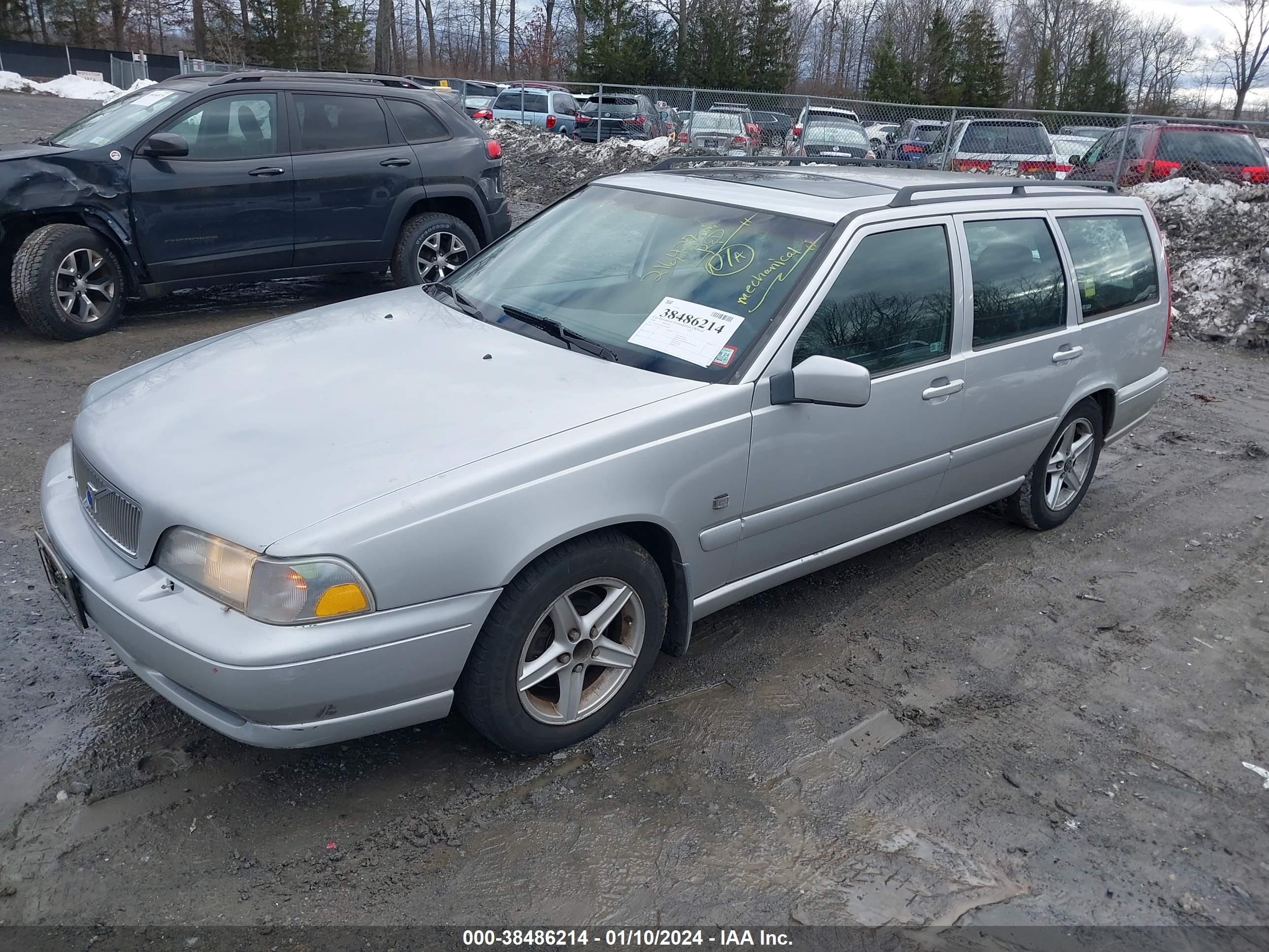 Photo 1 VIN: YV1LW56D3X2585068 - VOLVO V70 