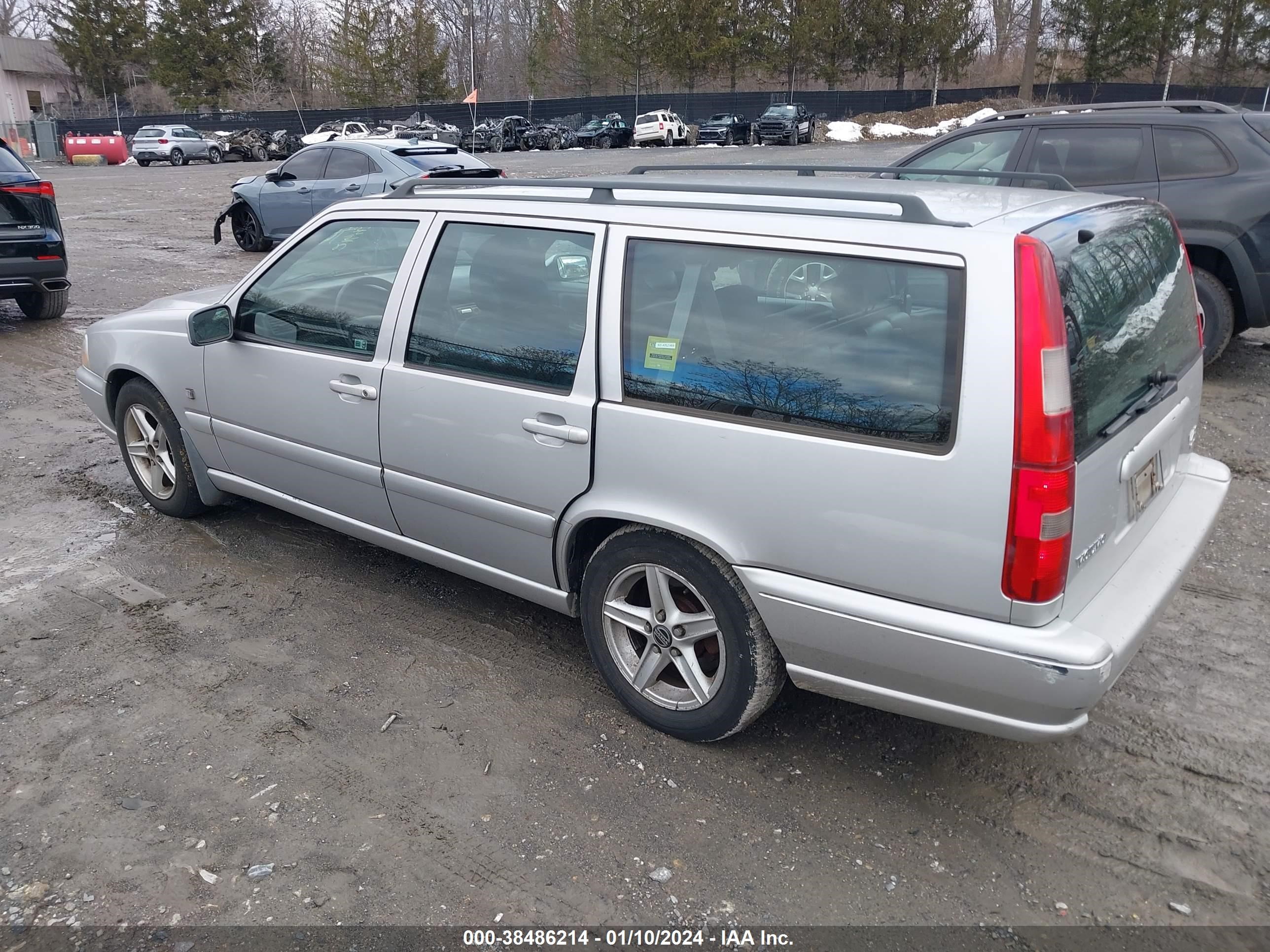 Photo 2 VIN: YV1LW56D3X2585068 - VOLVO V70 