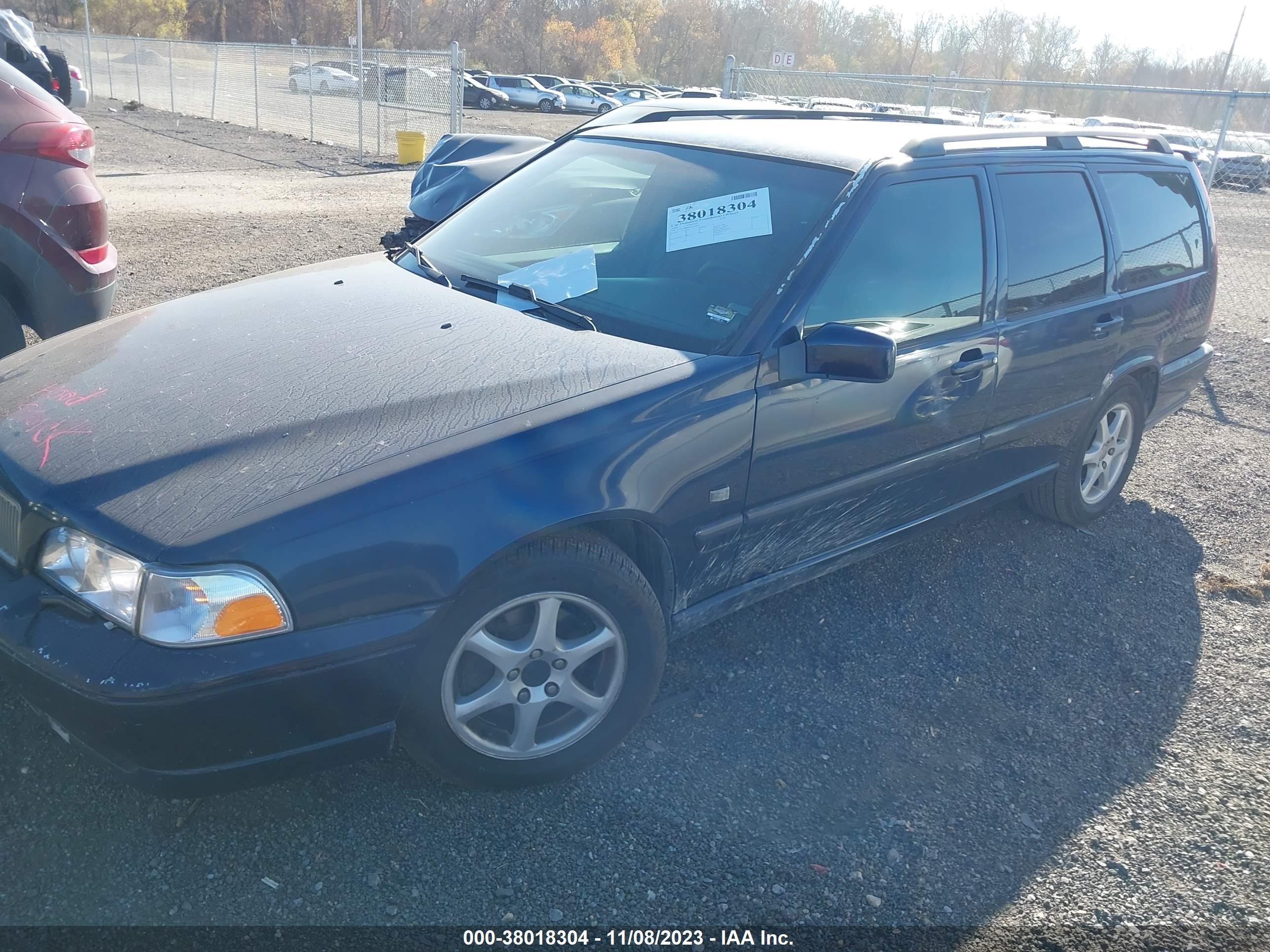 Photo 1 VIN: YV1LW56D4X2557053 - VOLVO V70 