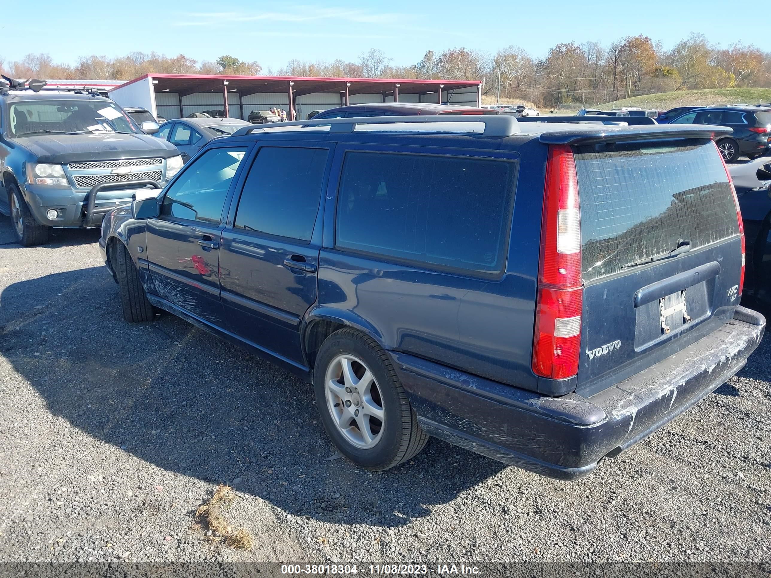 Photo 2 VIN: YV1LW56D4X2557053 - VOLVO V70 