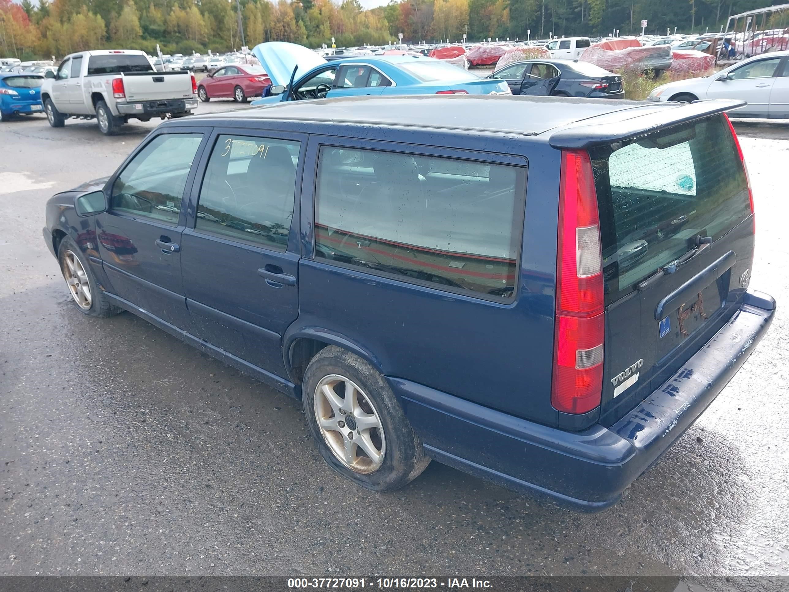 Photo 2 VIN: YV1LW56D9X2618915 - VOLVO V70 