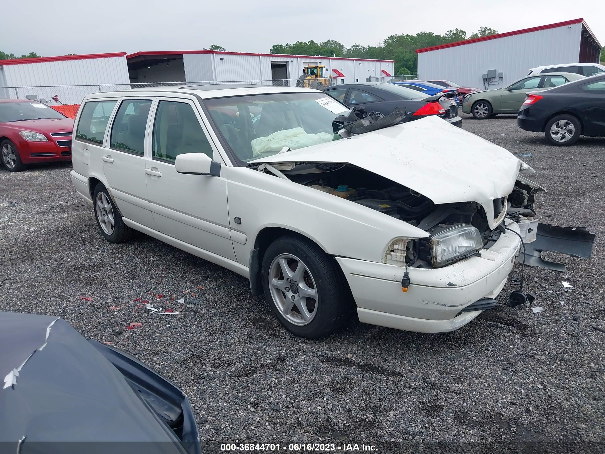 Photo 0 VIN: YV1LW61JXY2721944 - VOLVO V70 