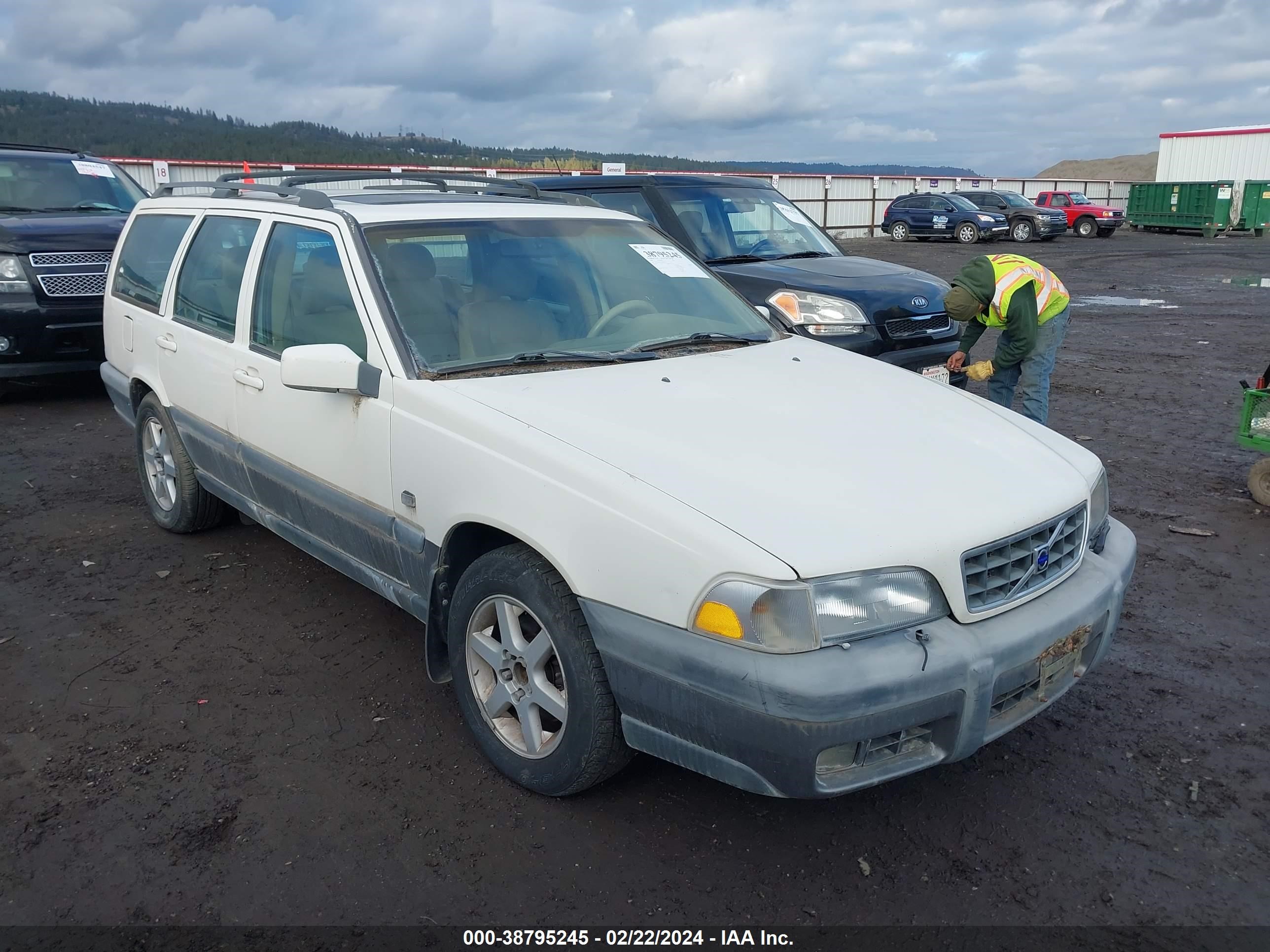 Photo 0 VIN: YV1LZ56D2X2582024 - VOLVO V70 