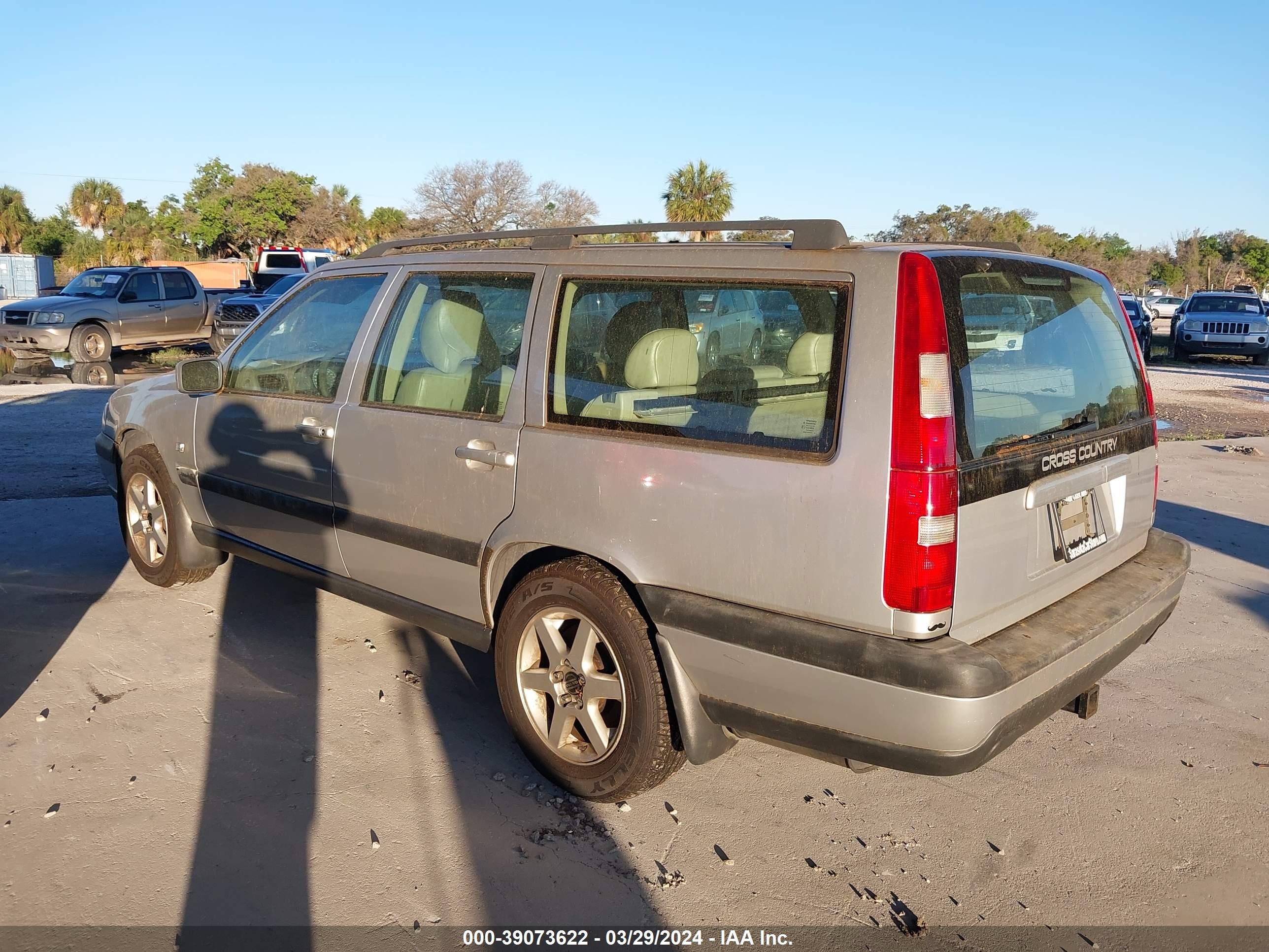 Photo 2 VIN: YV1LZ56D7X2611159 - VOLVO V70 