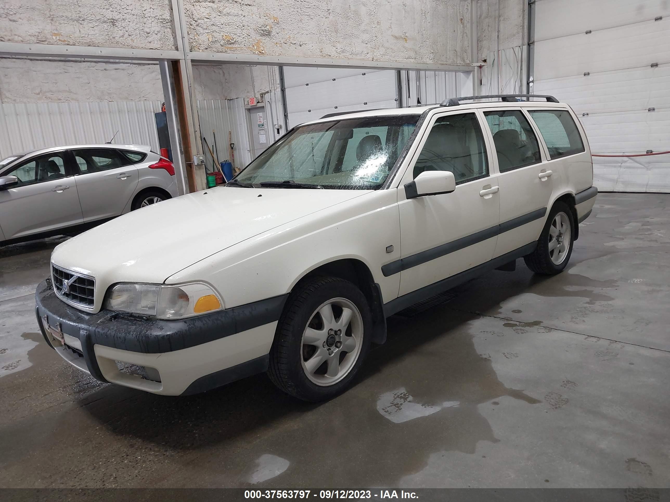 Photo 1 VIN: YV1LZ56D9Y2738707 - VOLVO V70 